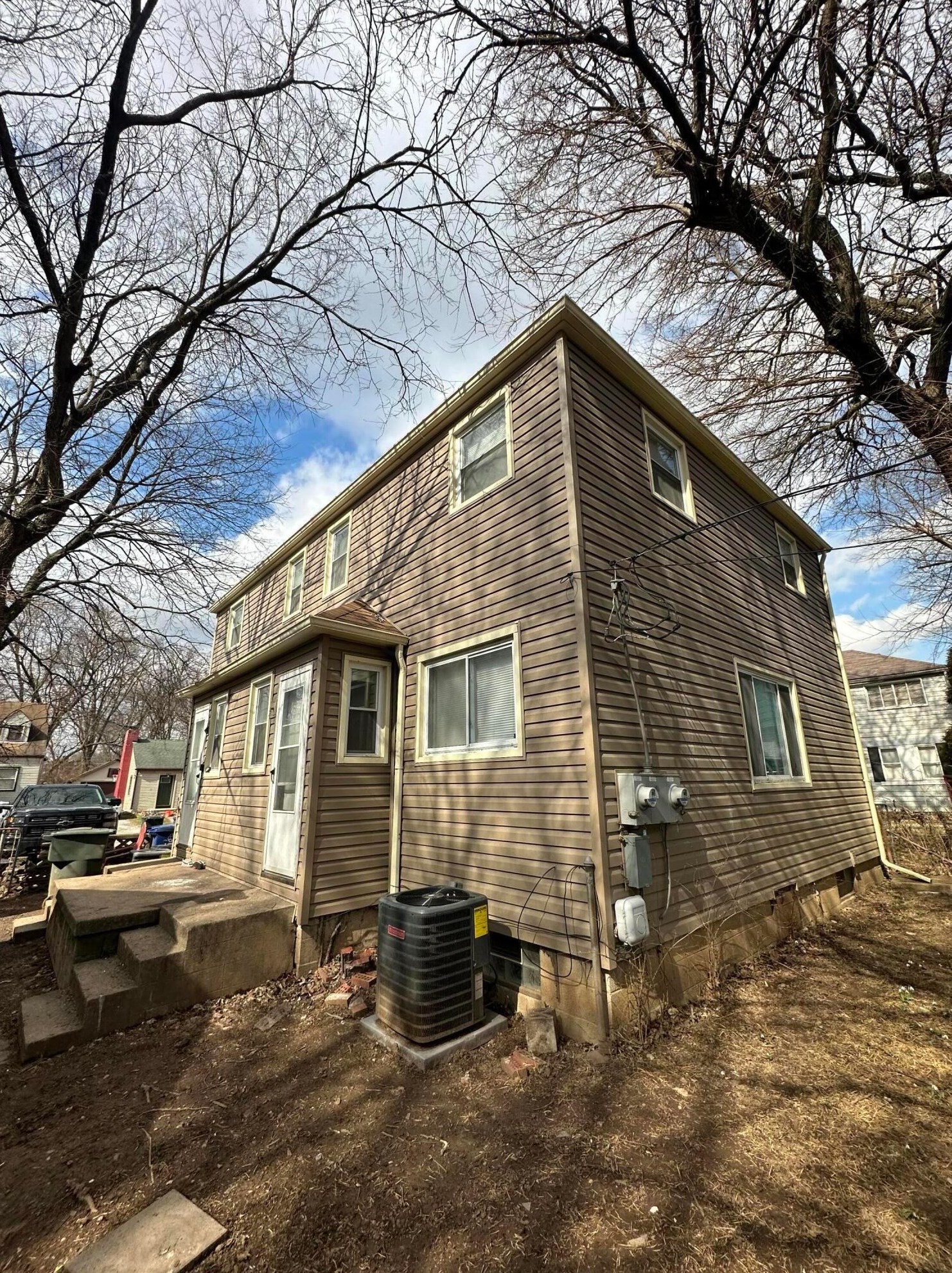 664 Rhoads Ave, Columbus OH  43205-2530 exterior