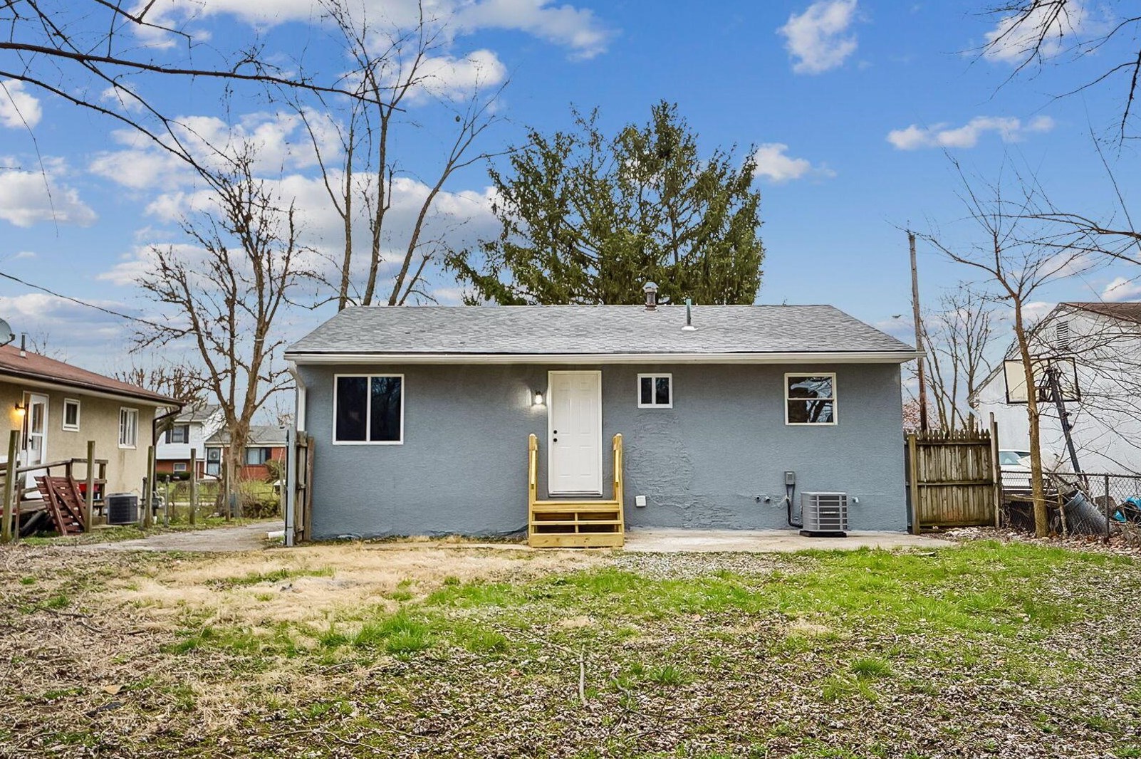 3157 Fairwood Ave, Columbus OH  43207-3250 exterior