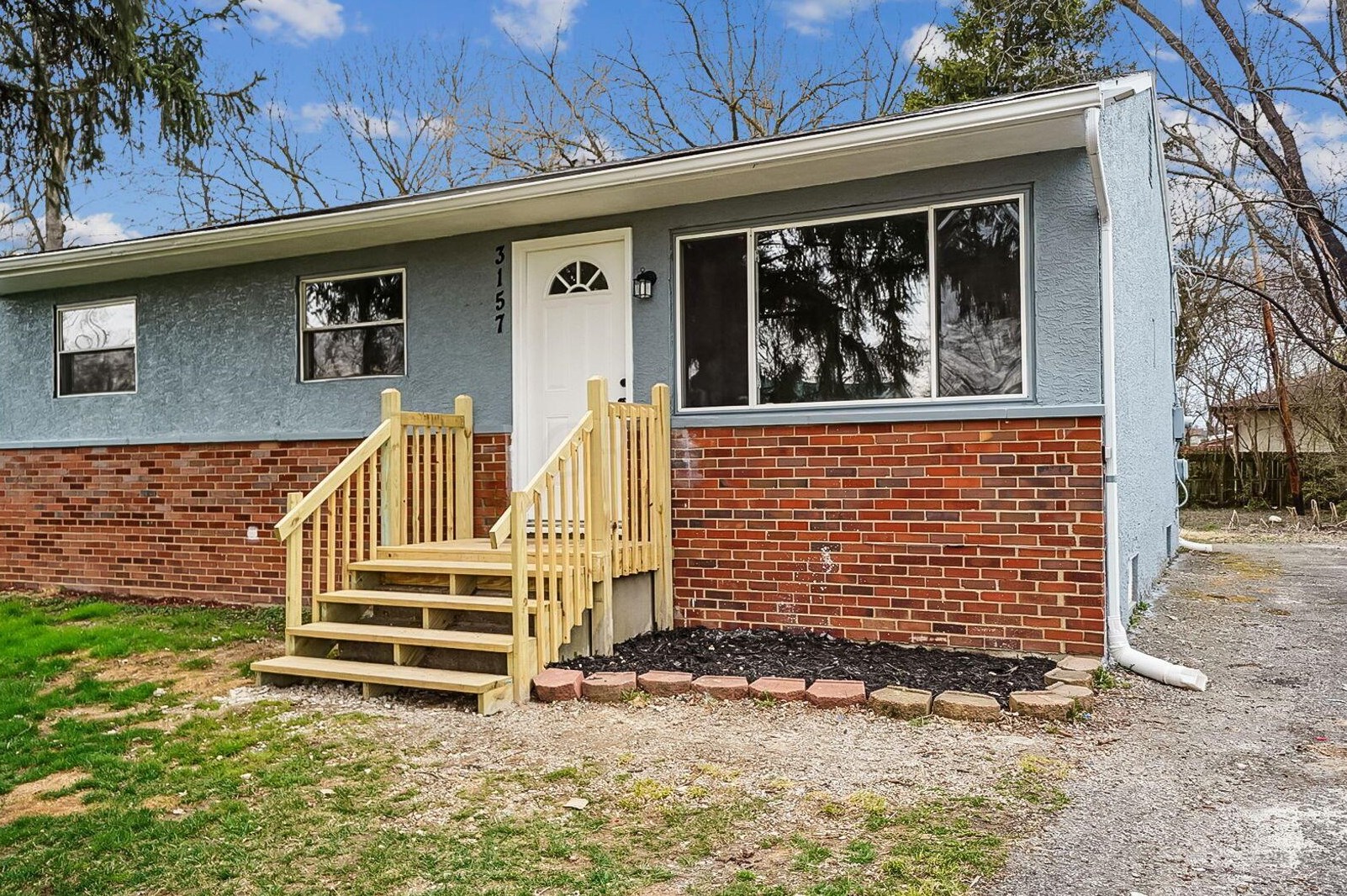 3157 Fairwood Ave, Columbus OH  43207-3250 exterior