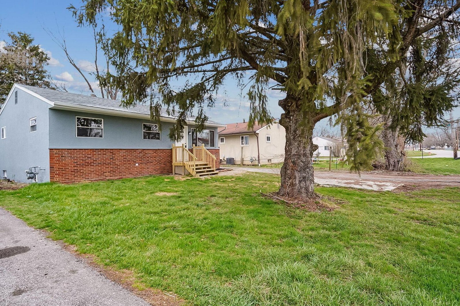 3157 Fairwood Ave, Columbus OH  43207-3250 exterior