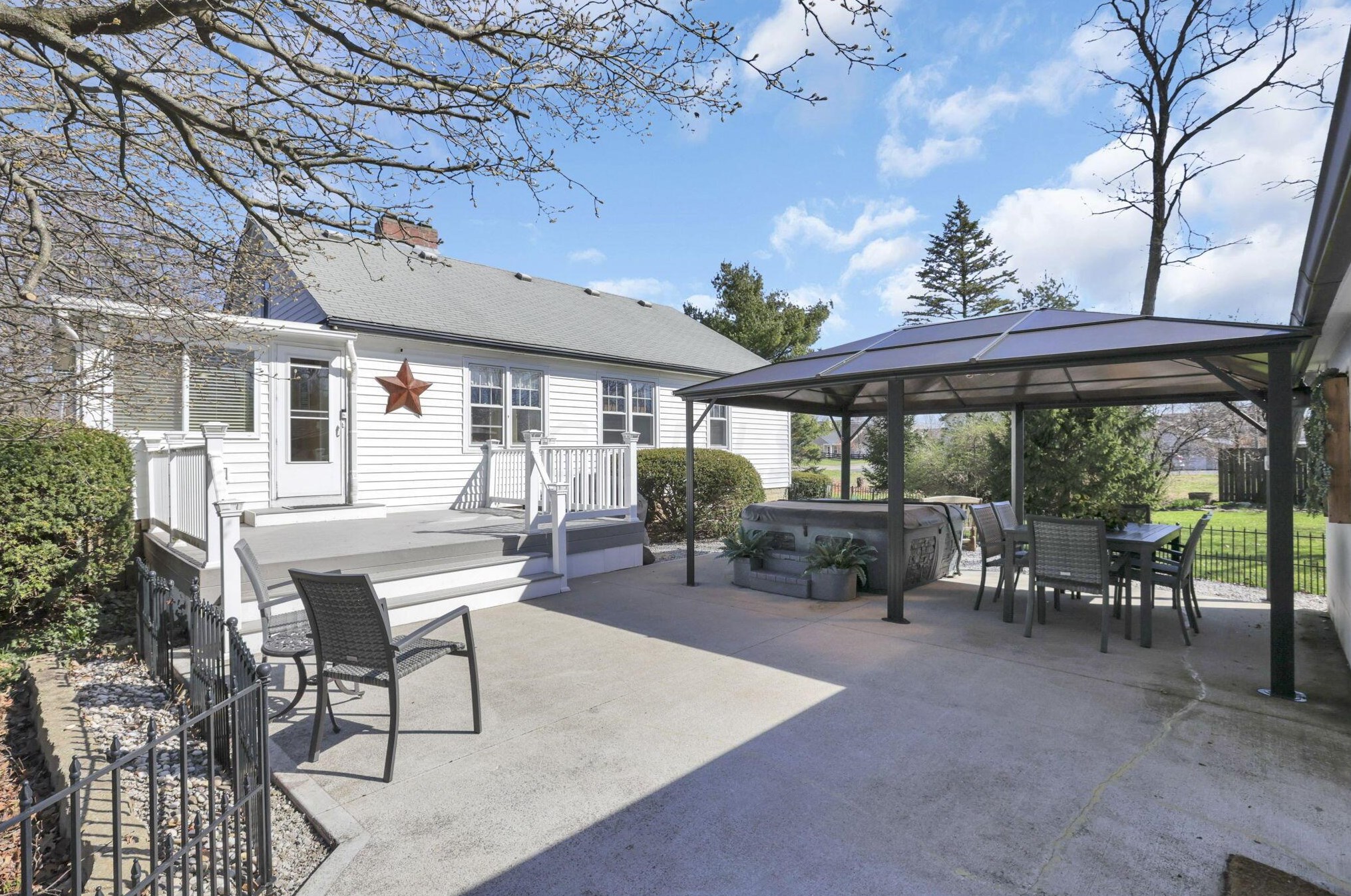 141 Park Rd, Columbus OH 43235-6429 exterior