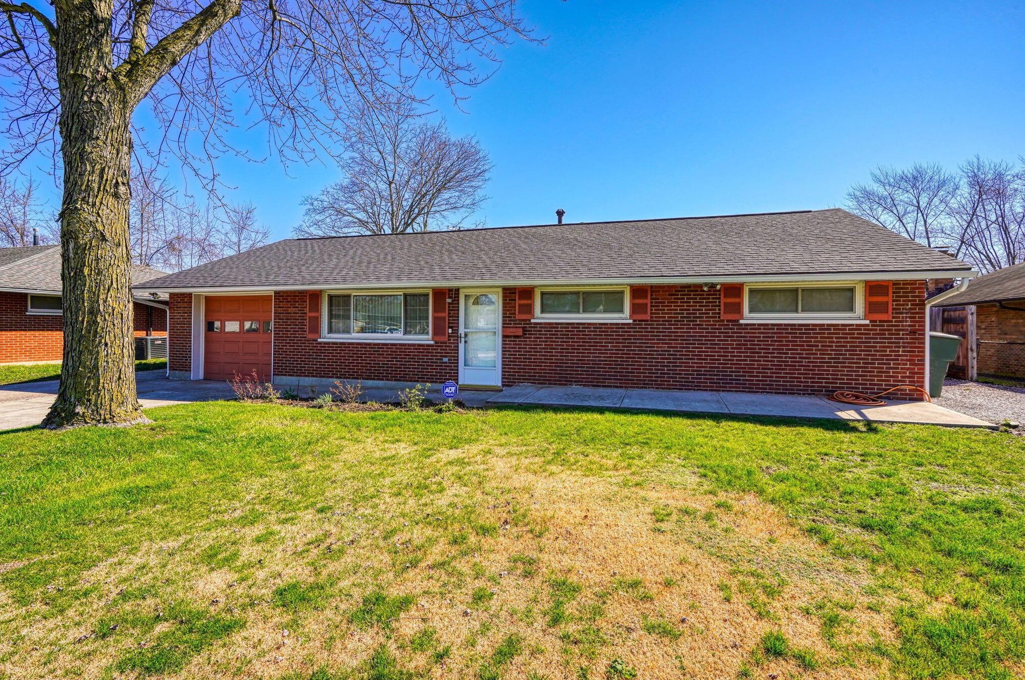 932 Demorest Rd, Columbus, OH 43204-1096