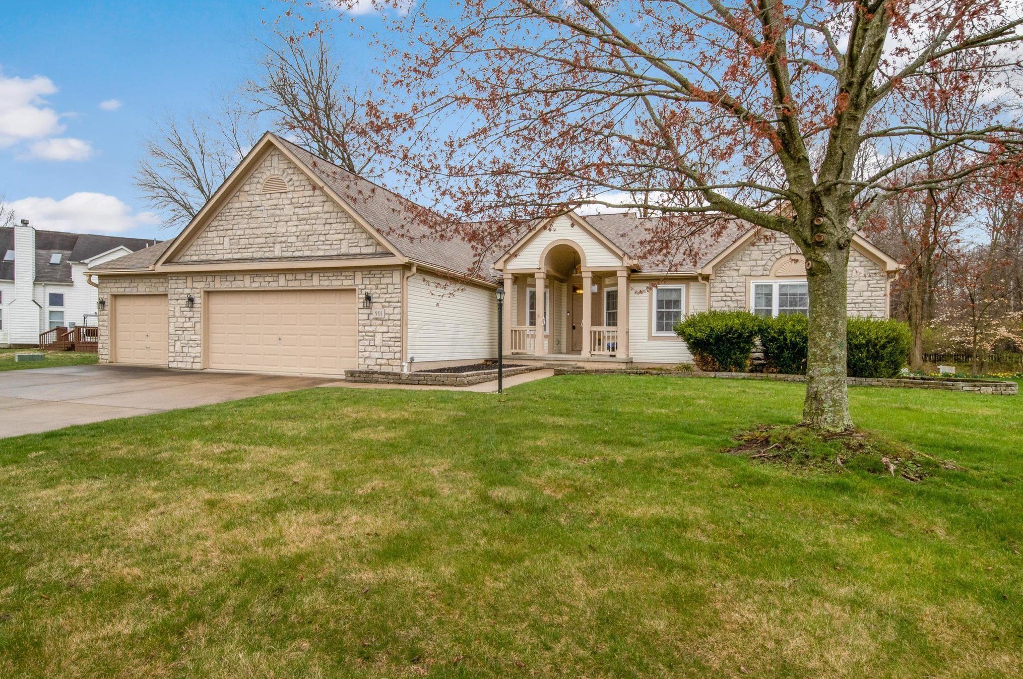 901 Delong St, Pickerington, OH 43147-9395