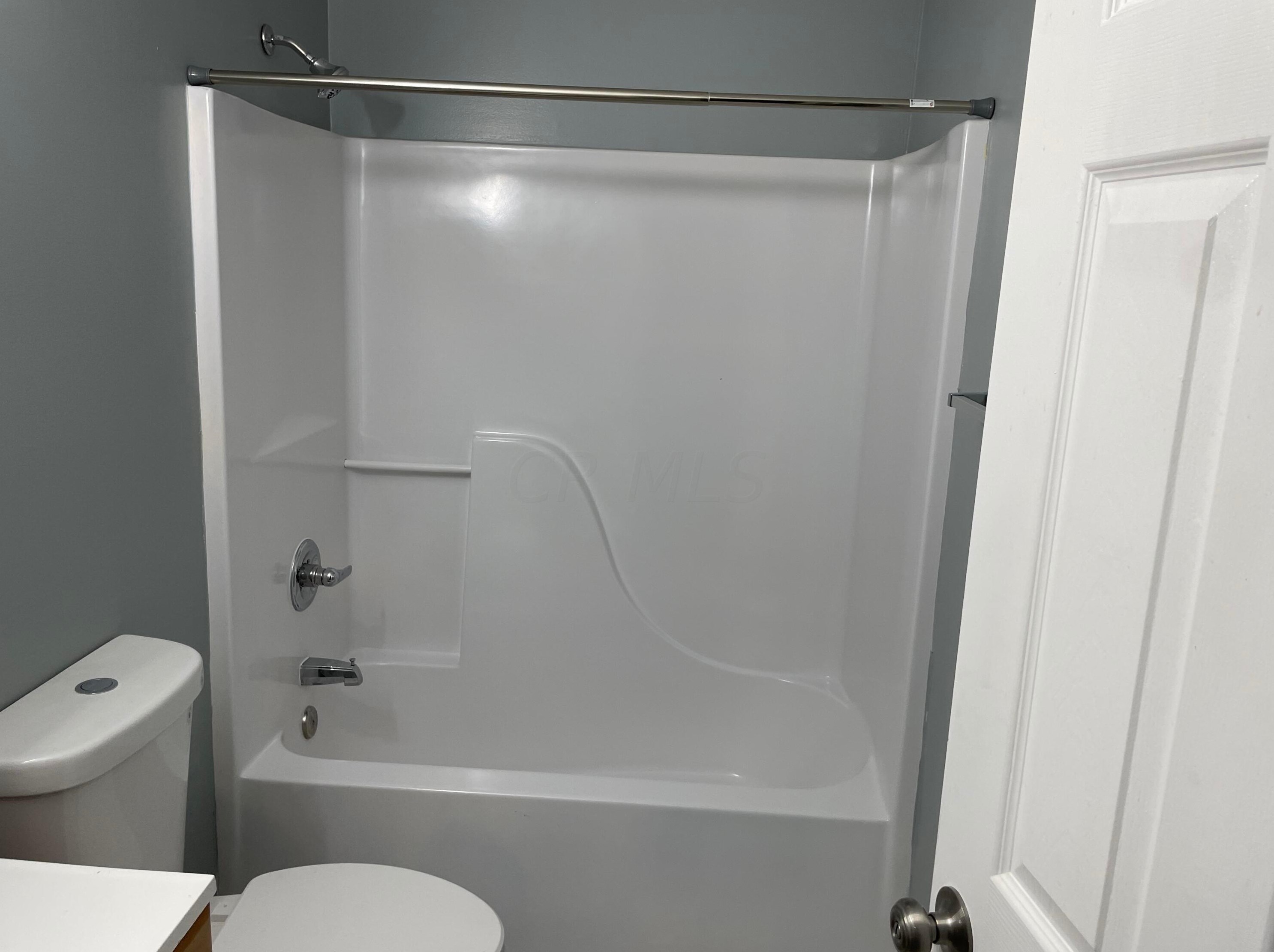 1382 Gray Meadow Dr, Columbus OH 43223-6278 exterior