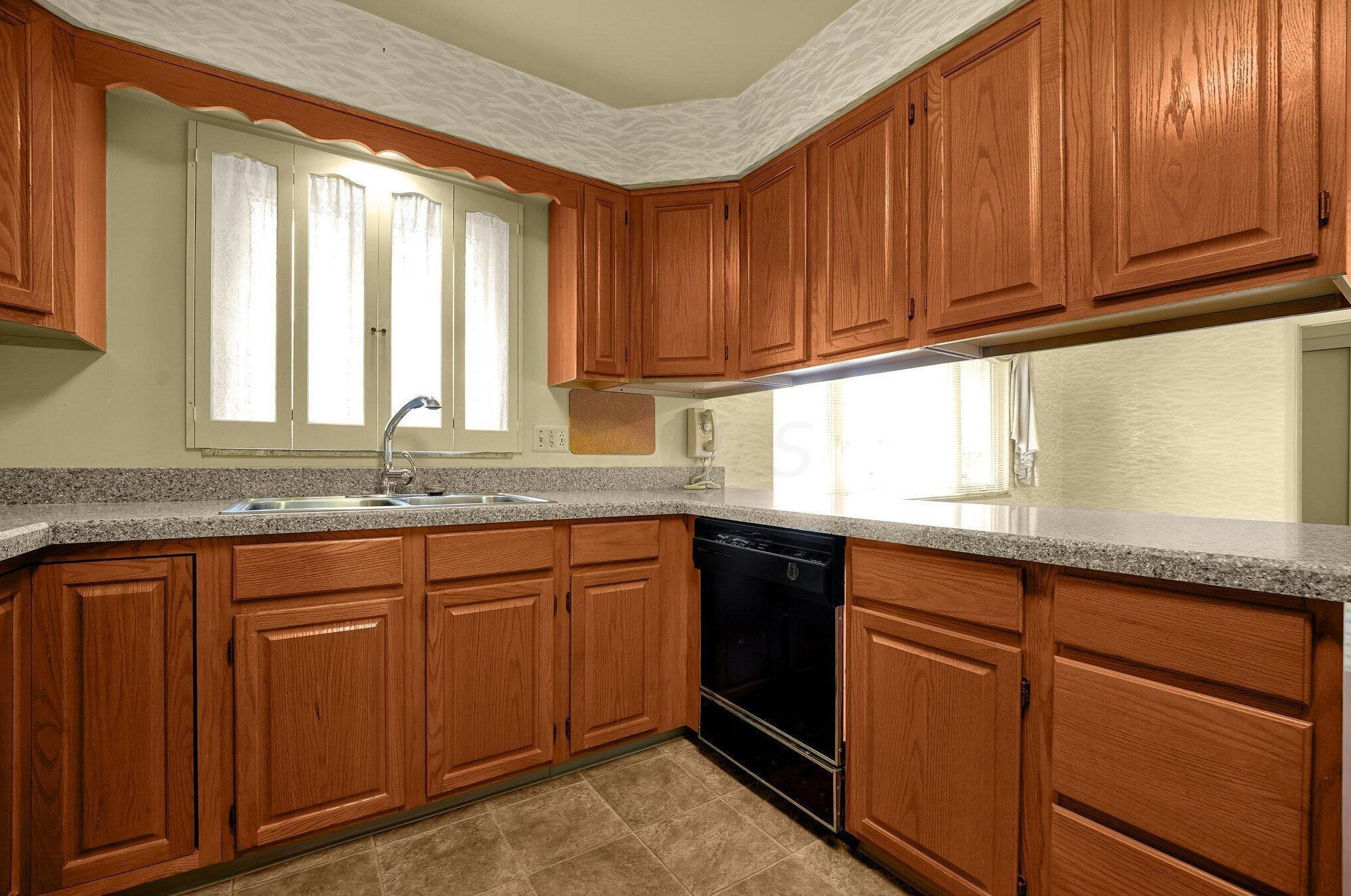 2247 Lytham Rd, Columbus, OH 43220-4637