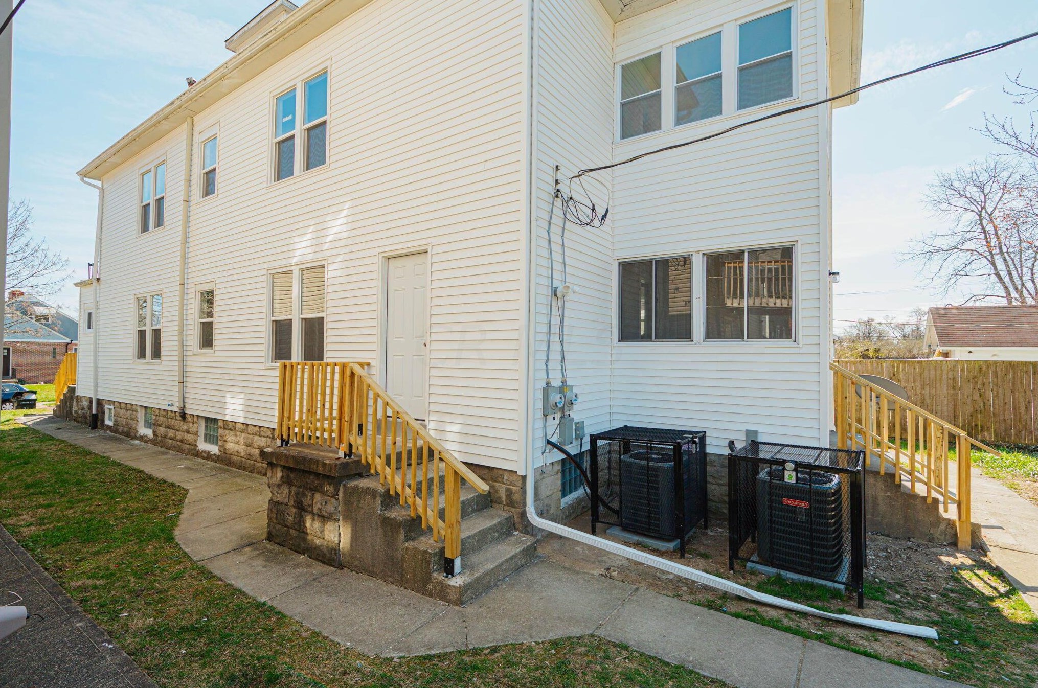 55 Huron Ave, Columbus OH 43204-2666 exterior