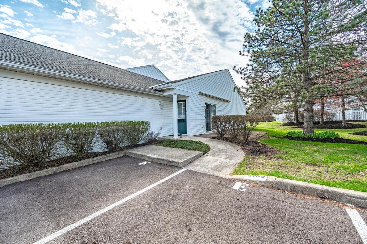 4709 Athalia Dr, Columbus, OH 43228-6496