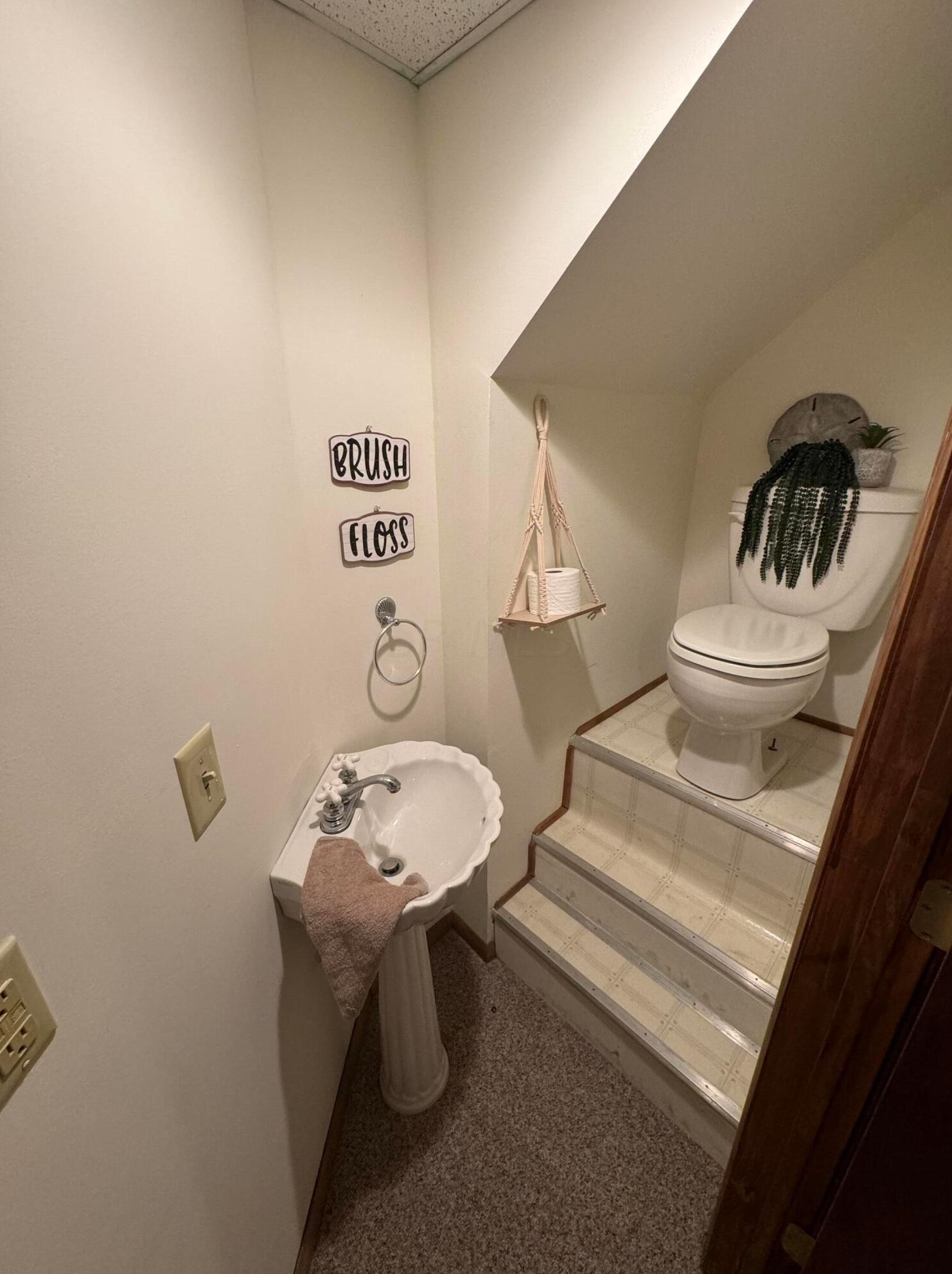 2747 Ashlar Dr, Springfield OH  45503-1862 exterior
