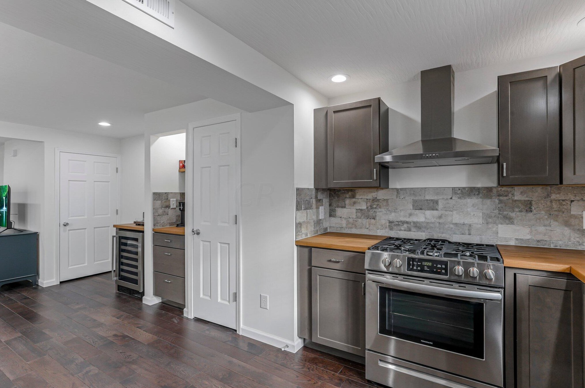 165 Frebis Ave, Columbus OH 43206-3725 exterior