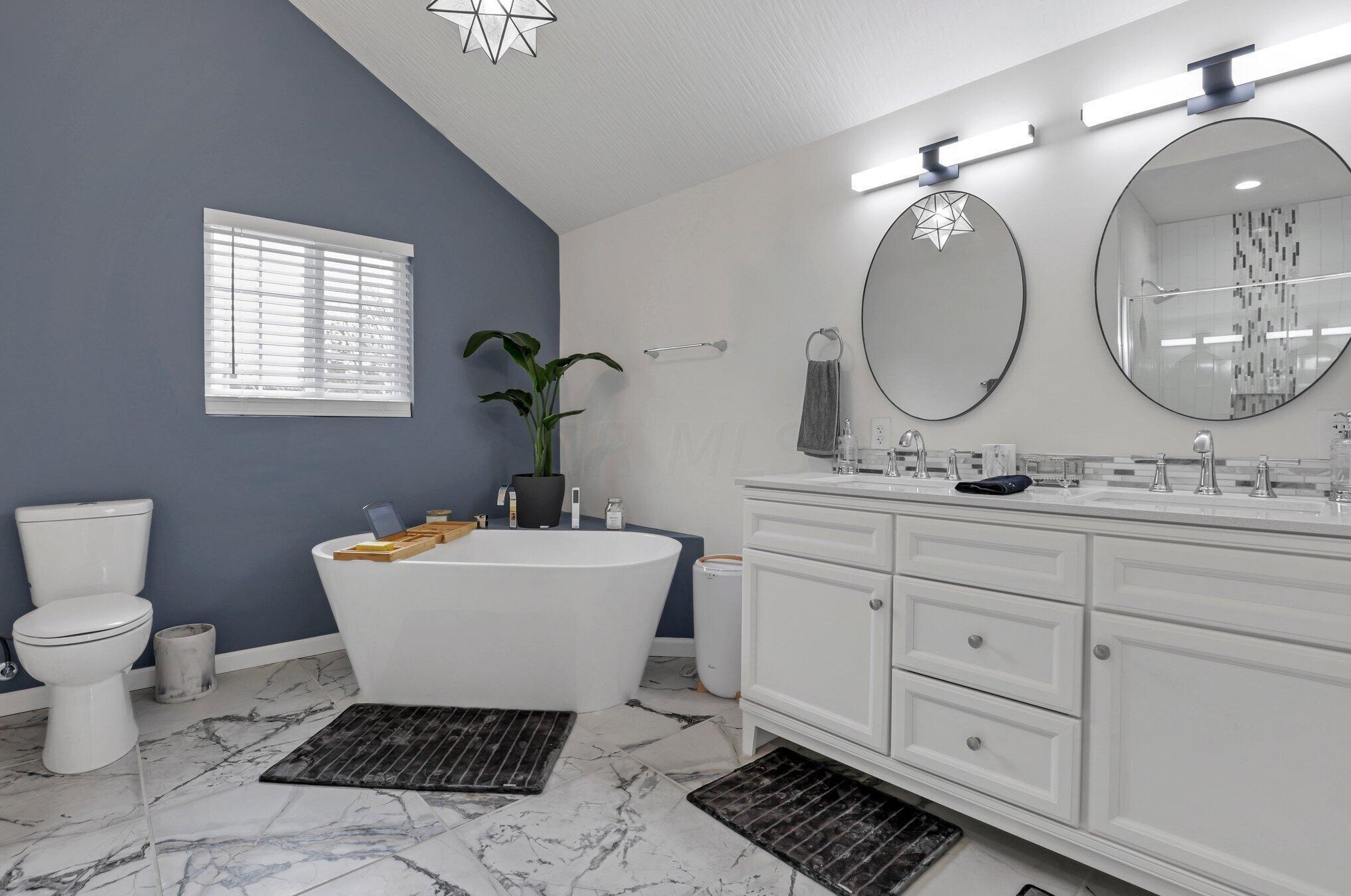 165 Frebis Ave, Columbus OH 43206-3725 exterior