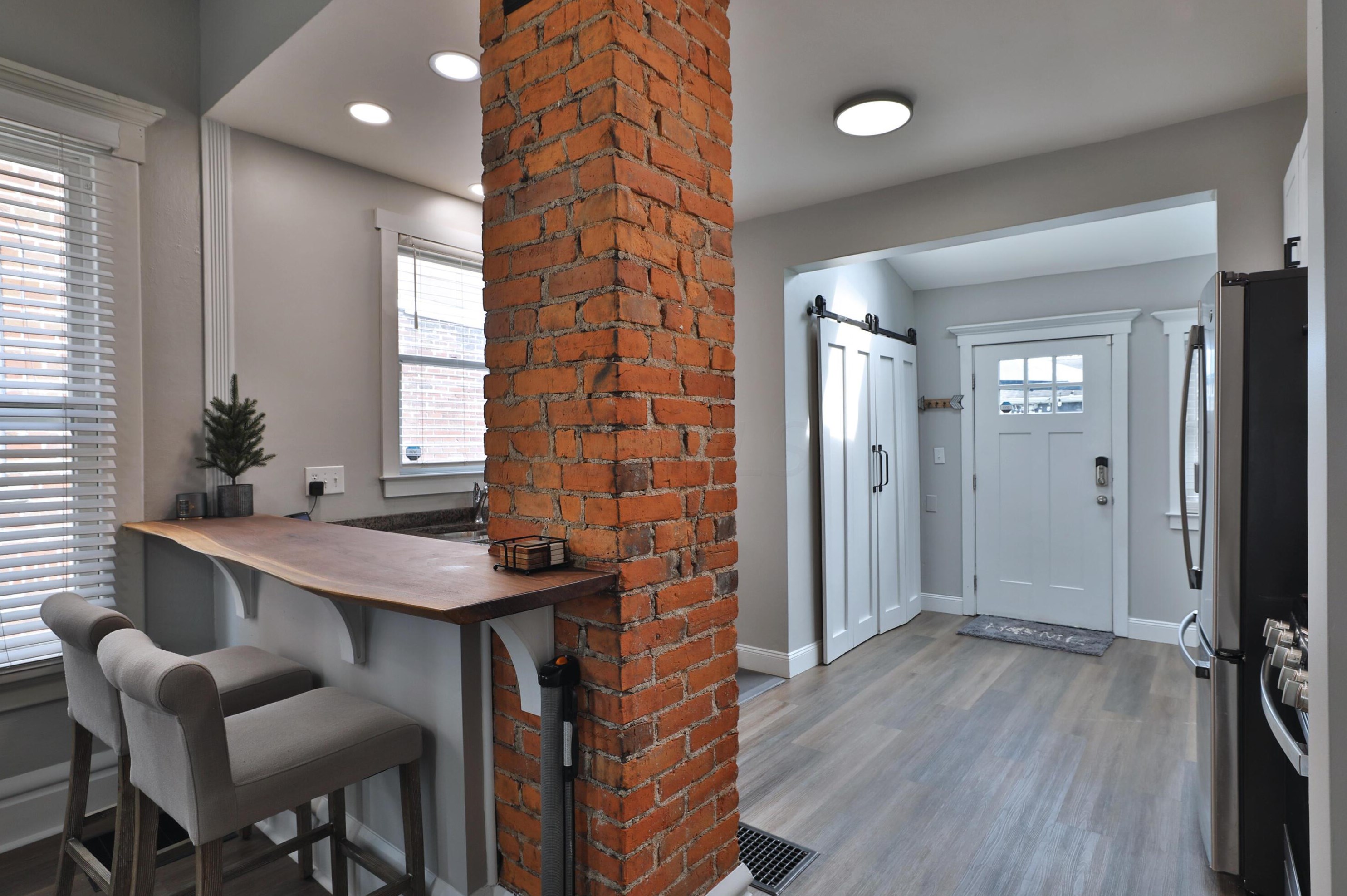 2346 Summit St, Columbus OH  43202-3112 exterior