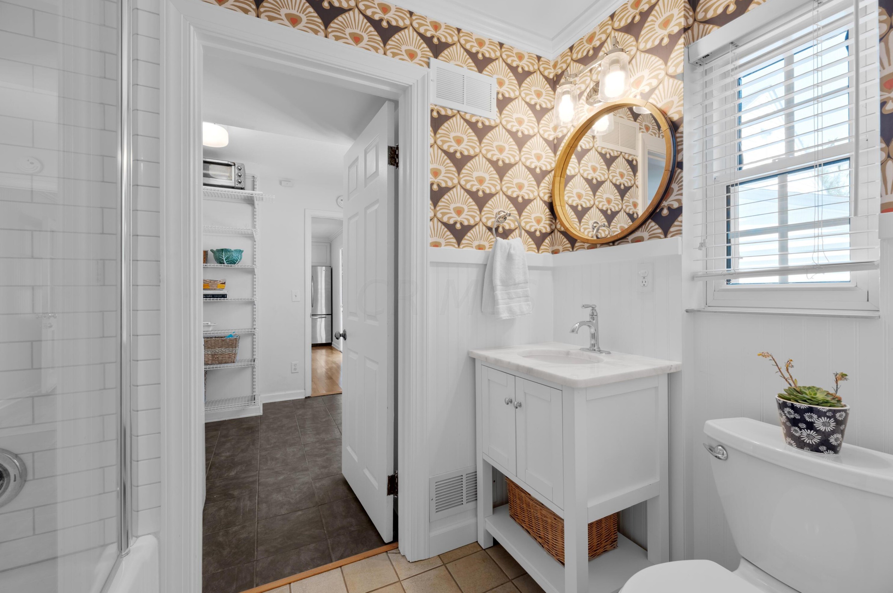 4248 Dublin Rd, Columbus OH 43221-5000 exterior