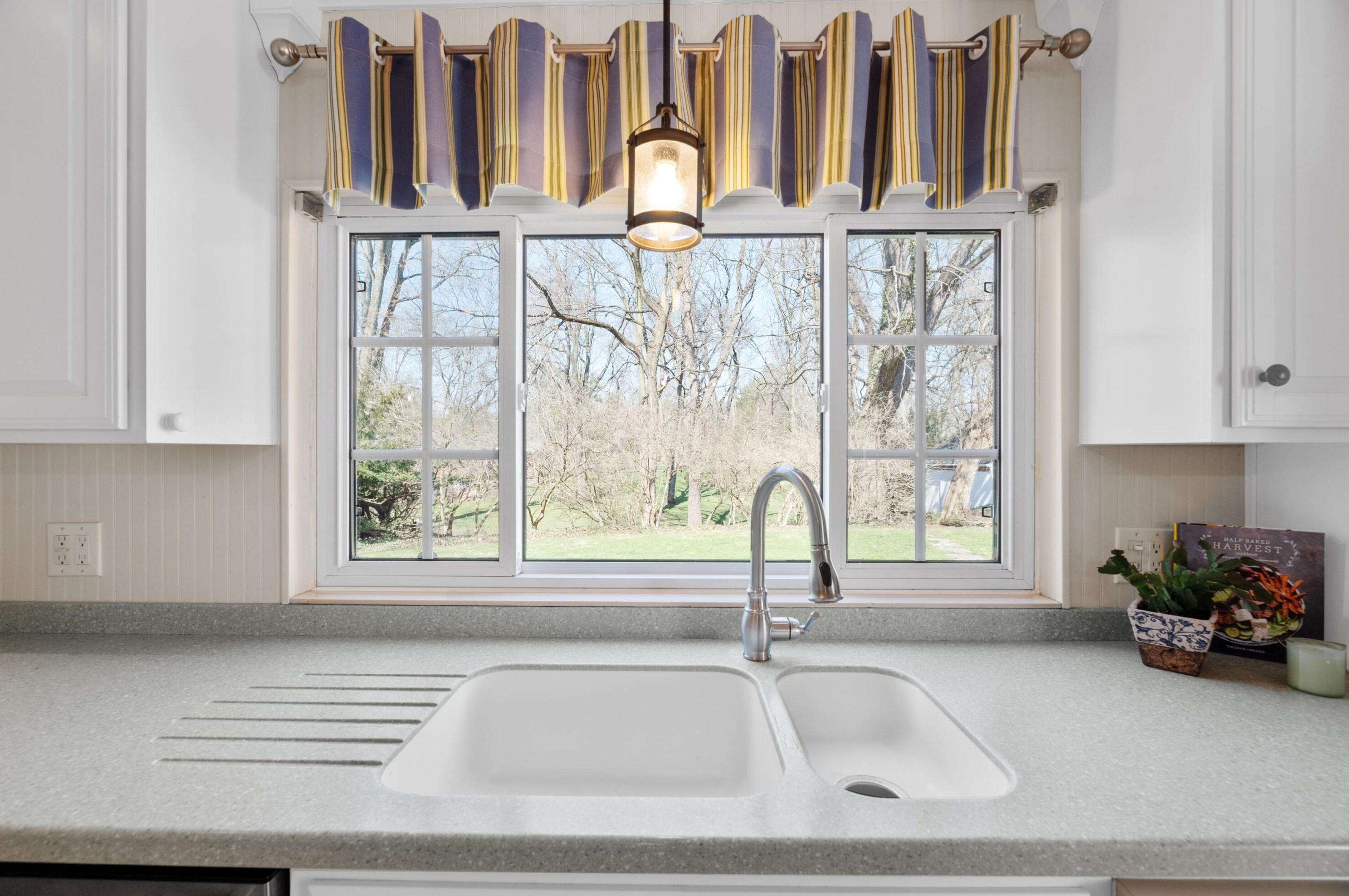 4248 Dublin Rd, Columbus OH 43221-5000 exterior