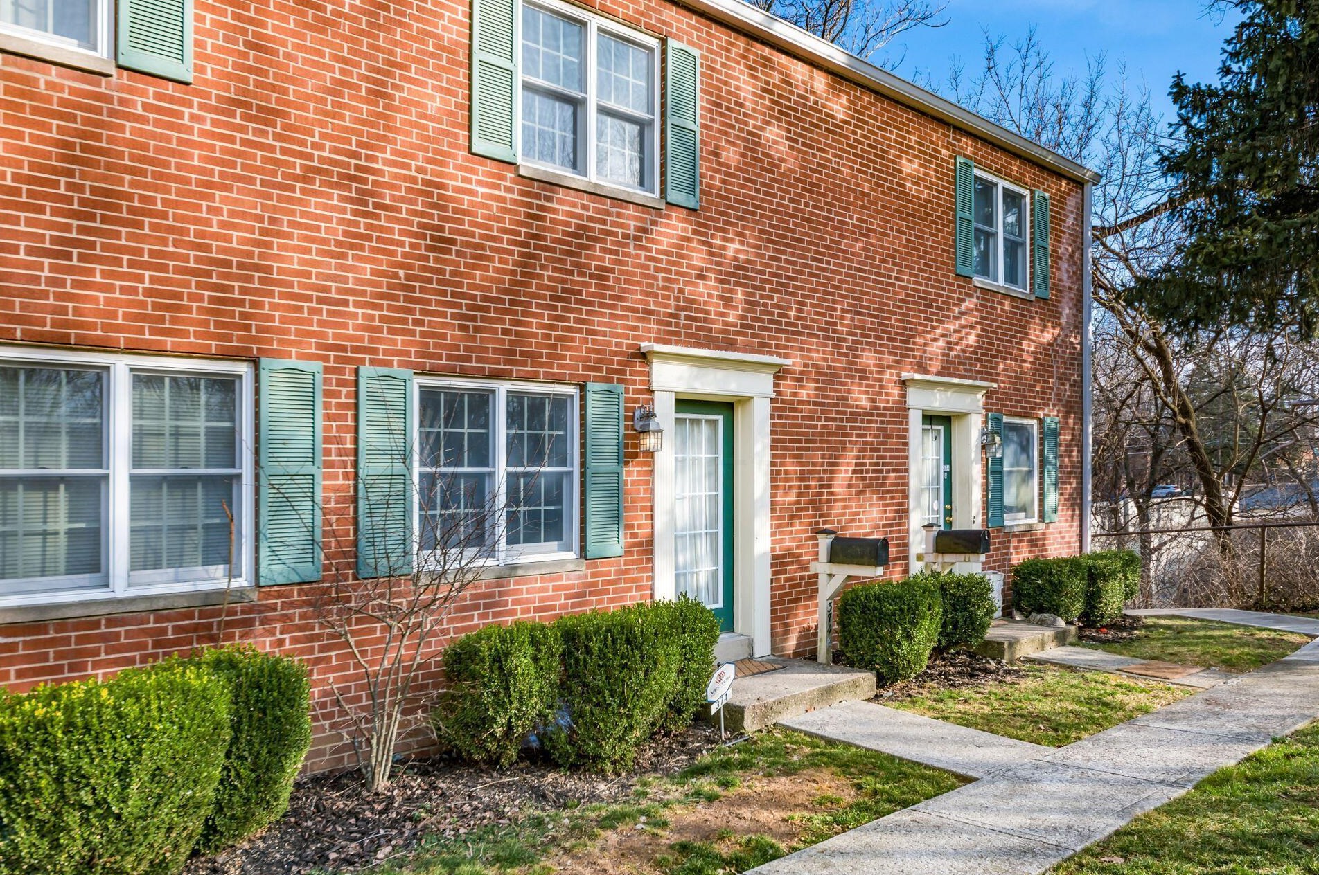374 Parkview Dr, Columbus, OH 43202-2378