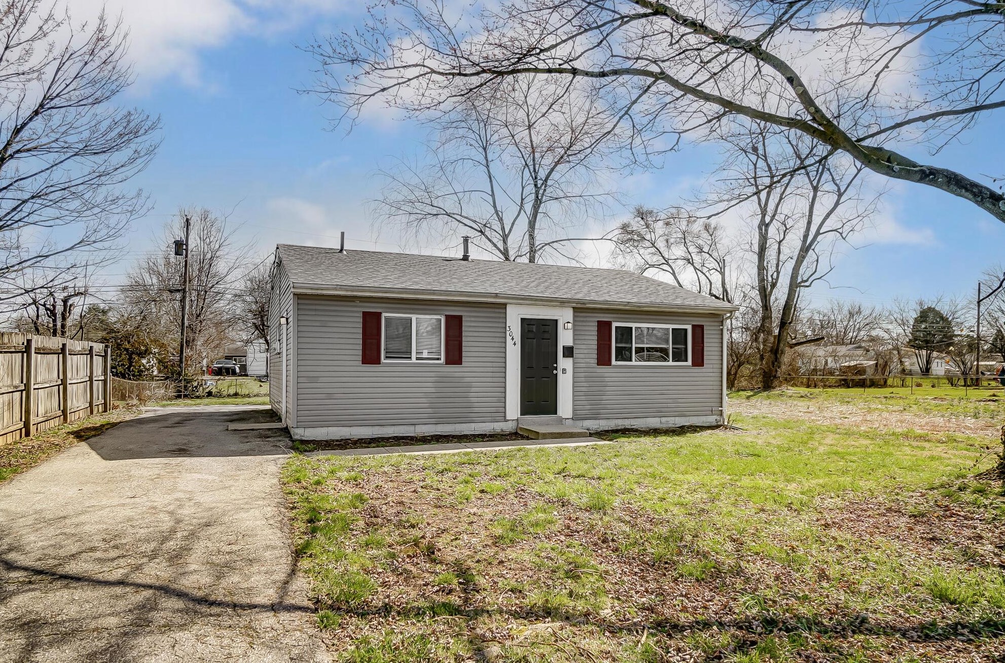 3044 Fairwood Ave, Columbus OH 43207-3273 exterior