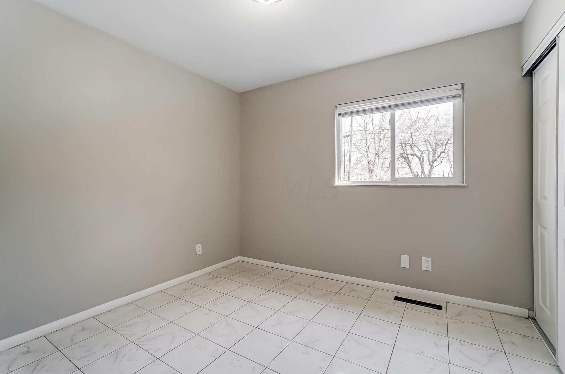 3044 Fairwood Ave, Columbus OH 43207-3273 exterior