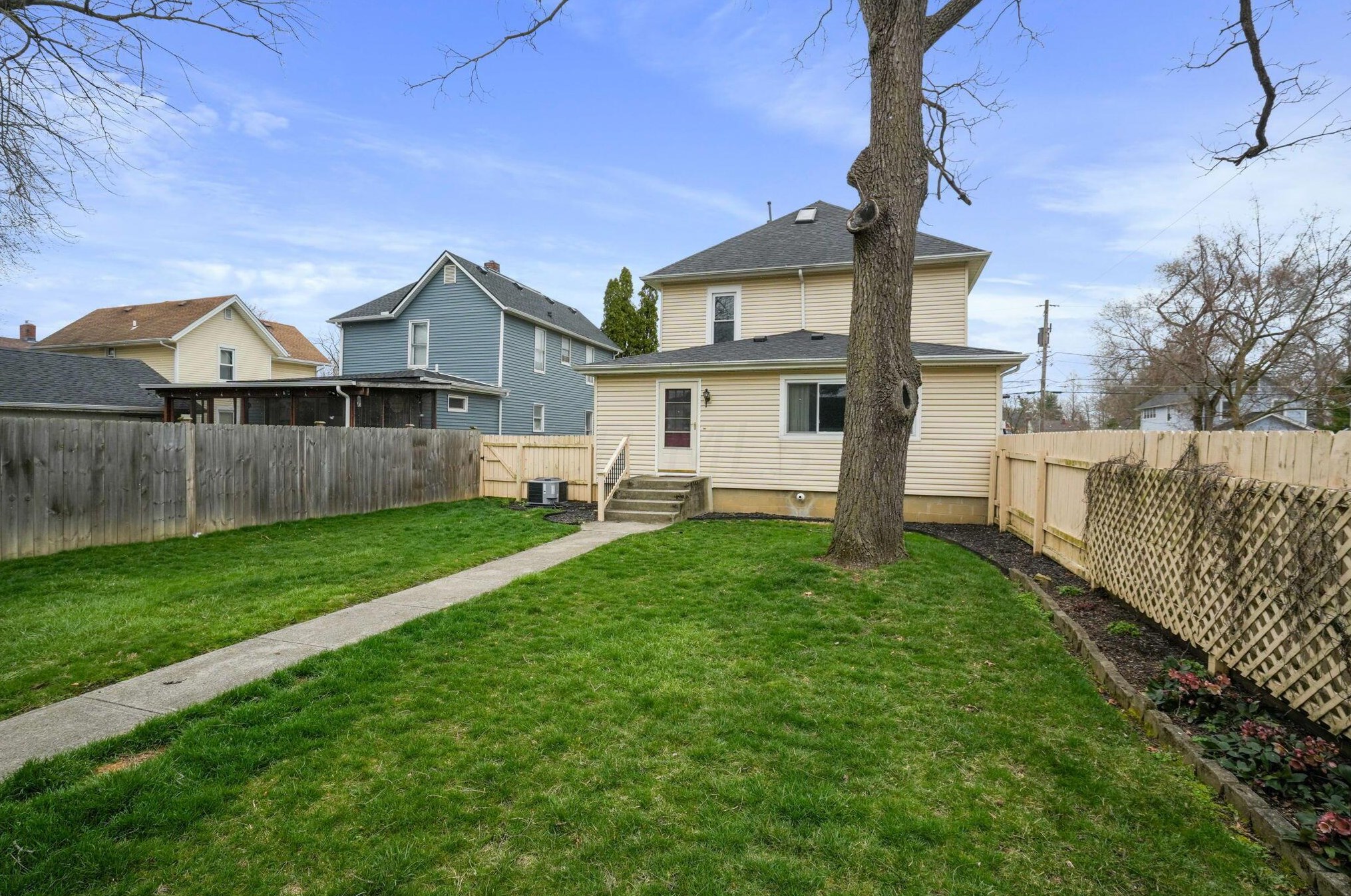 48 Columbus Ave, Delaware OH  43015-2414 exterior