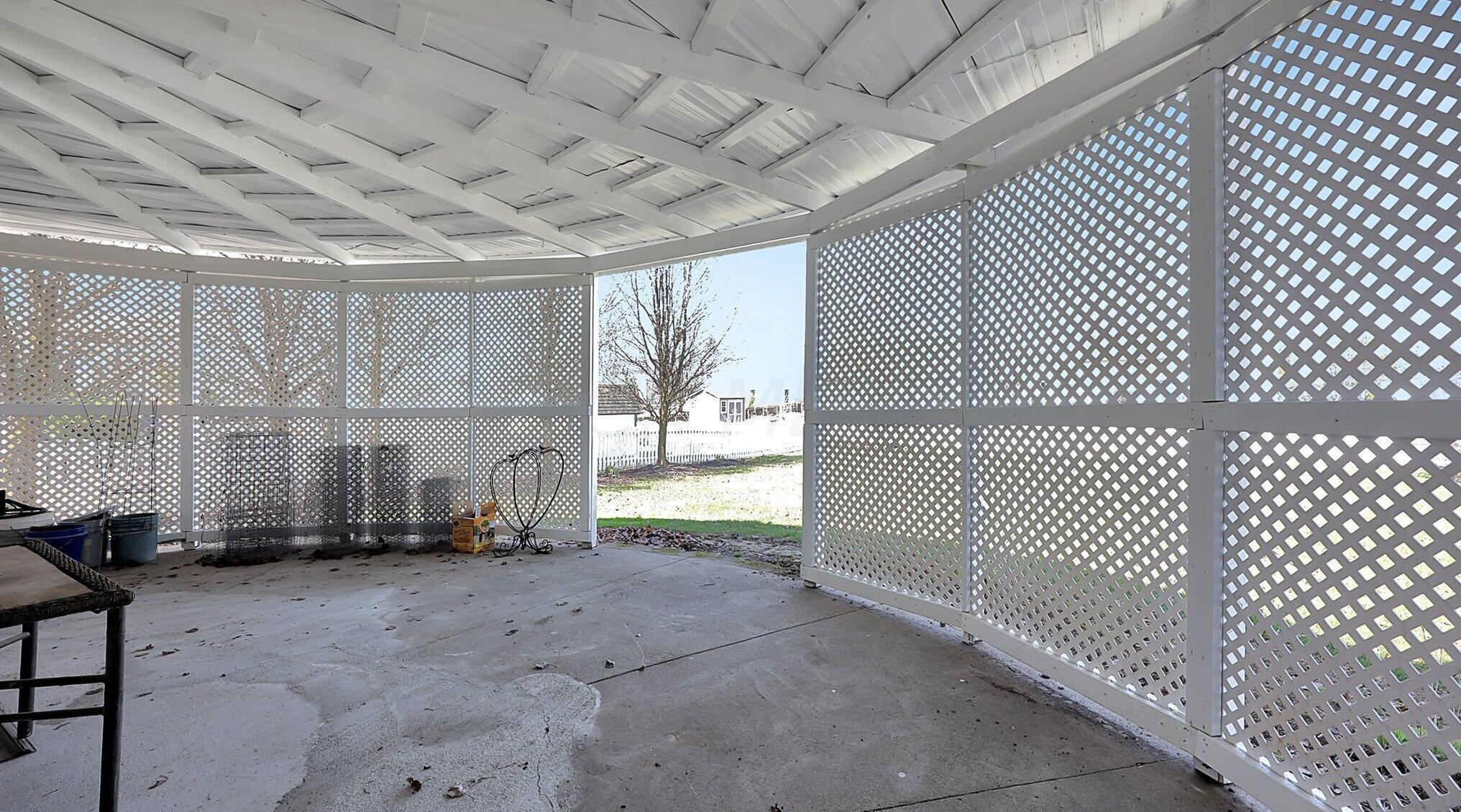 365 Eddington Dr, Pataskala OH  43062-7330 exterior