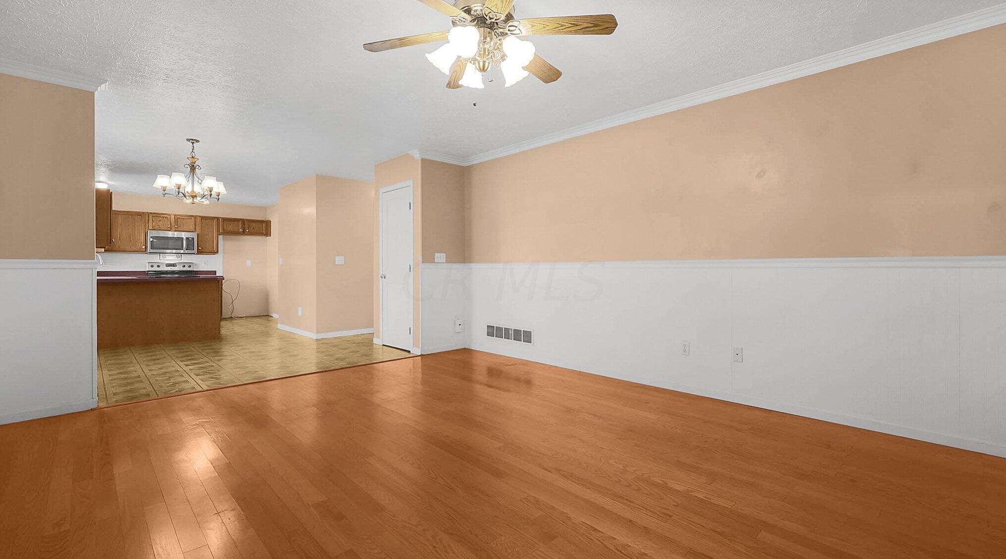 365 Eddington Dr, Pataskala OH  43062-7330 exterior