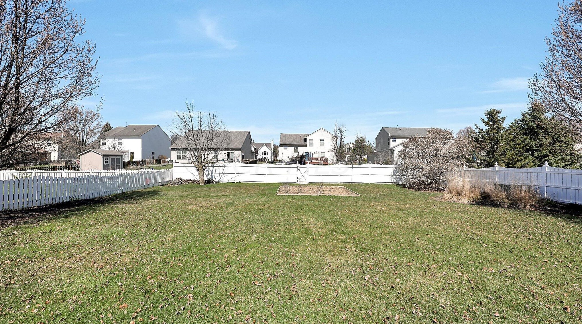 365 Eddington Dr, Pataskala OH  43062-7330 exterior