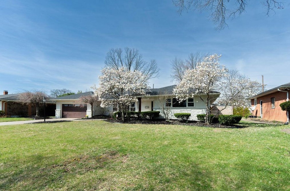 2746 Castlewood Rd, Columbus, OH 43209-3139