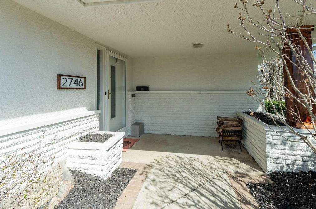 2746 Castlewood Rd, Columbus OH 43209-3140 exterior
