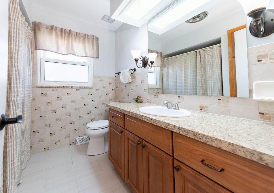 2746 Castlewood Rd, Columbus OH 43209-3140 exterior