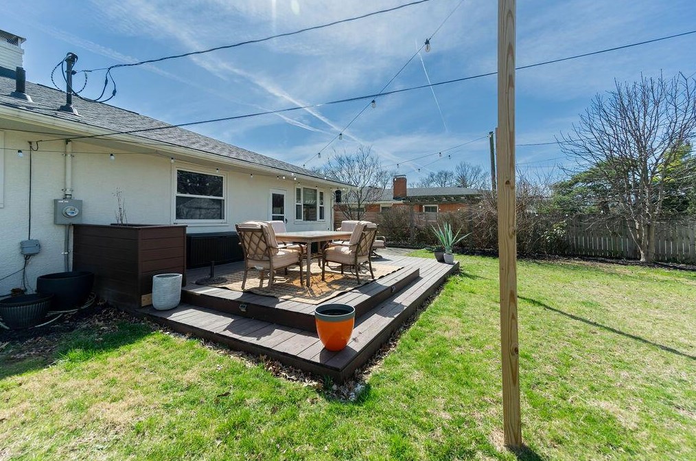 2746 Castlewood Rd, Columbus OH 43209-3140 exterior