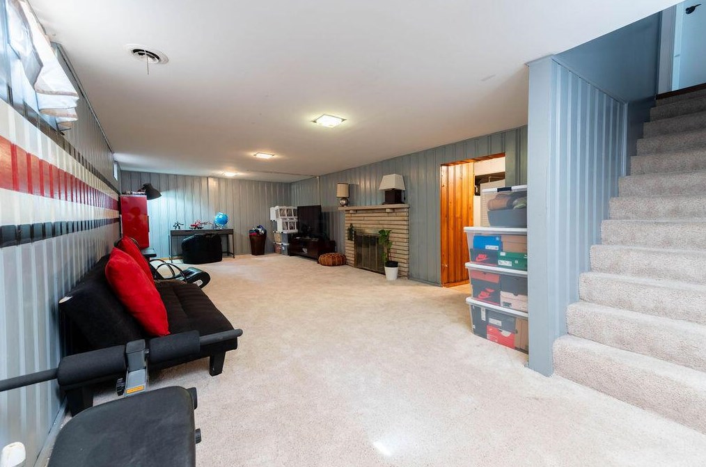 2746 Castlewood Rd, Columbus OH 43209-3140 exterior