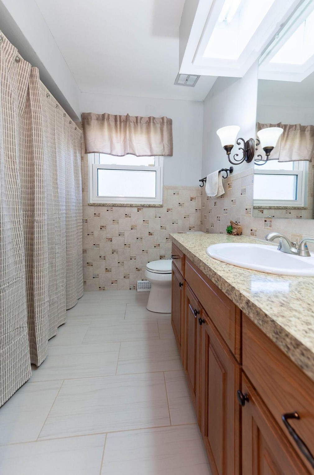 2746 Castlewood Rd, Columbus OH 43209-3140 exterior