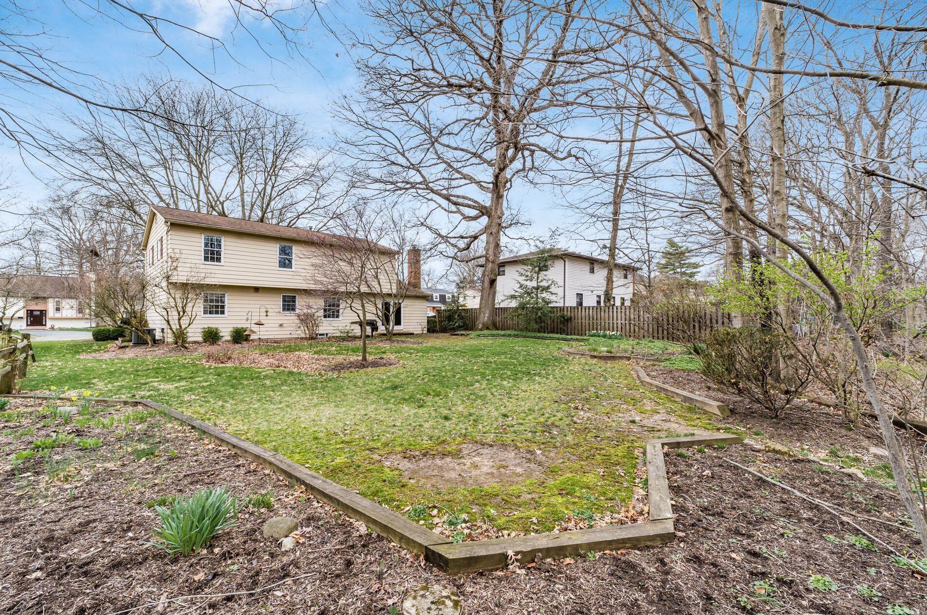 1806 Red Fern Dr, Columbus OH 43229-1425 exterior