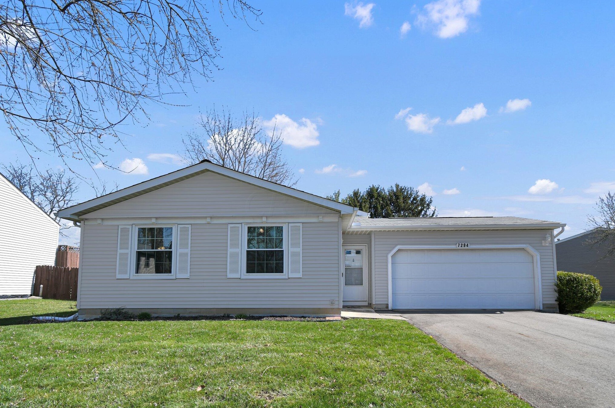 7294 Downey Dr, Columbus, OH 43235-2097