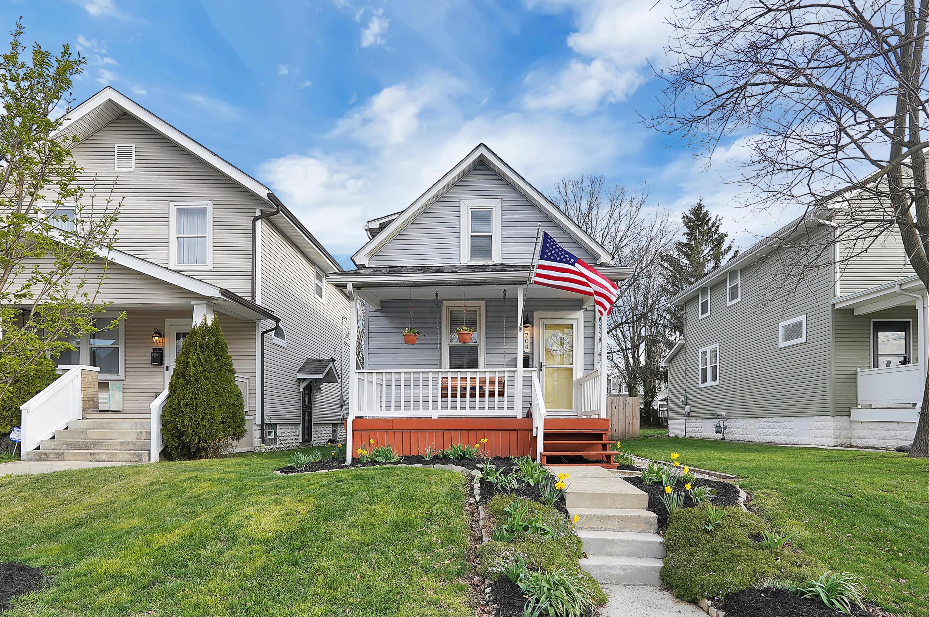 704 Kossuth St, Columbus, OH 43206-2449