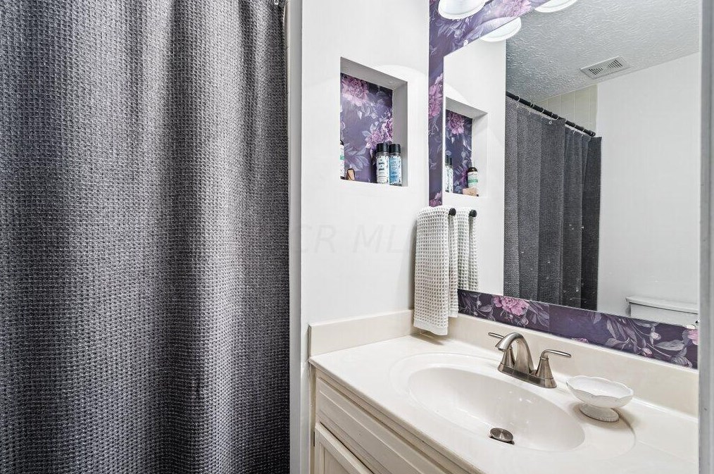 5737 Running Brook Dr, Westerville OH  43081-6613 exterior