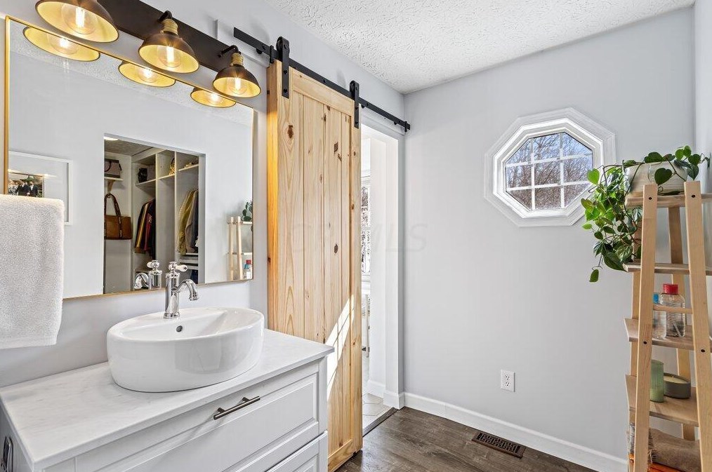 5737 Running Brook Dr, Westerville OH  43081-6613 exterior