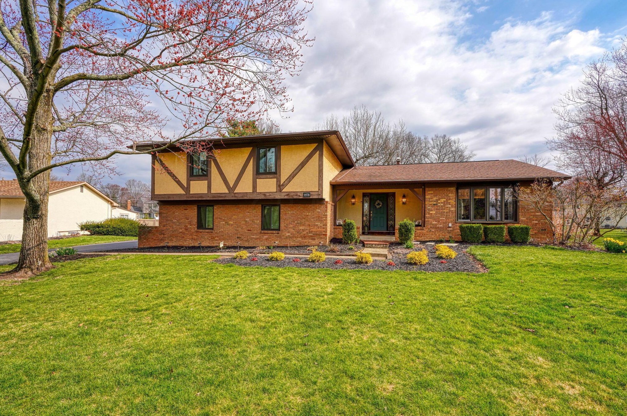 9578 Grandview Ave, Pickerington, OH 43147-8525