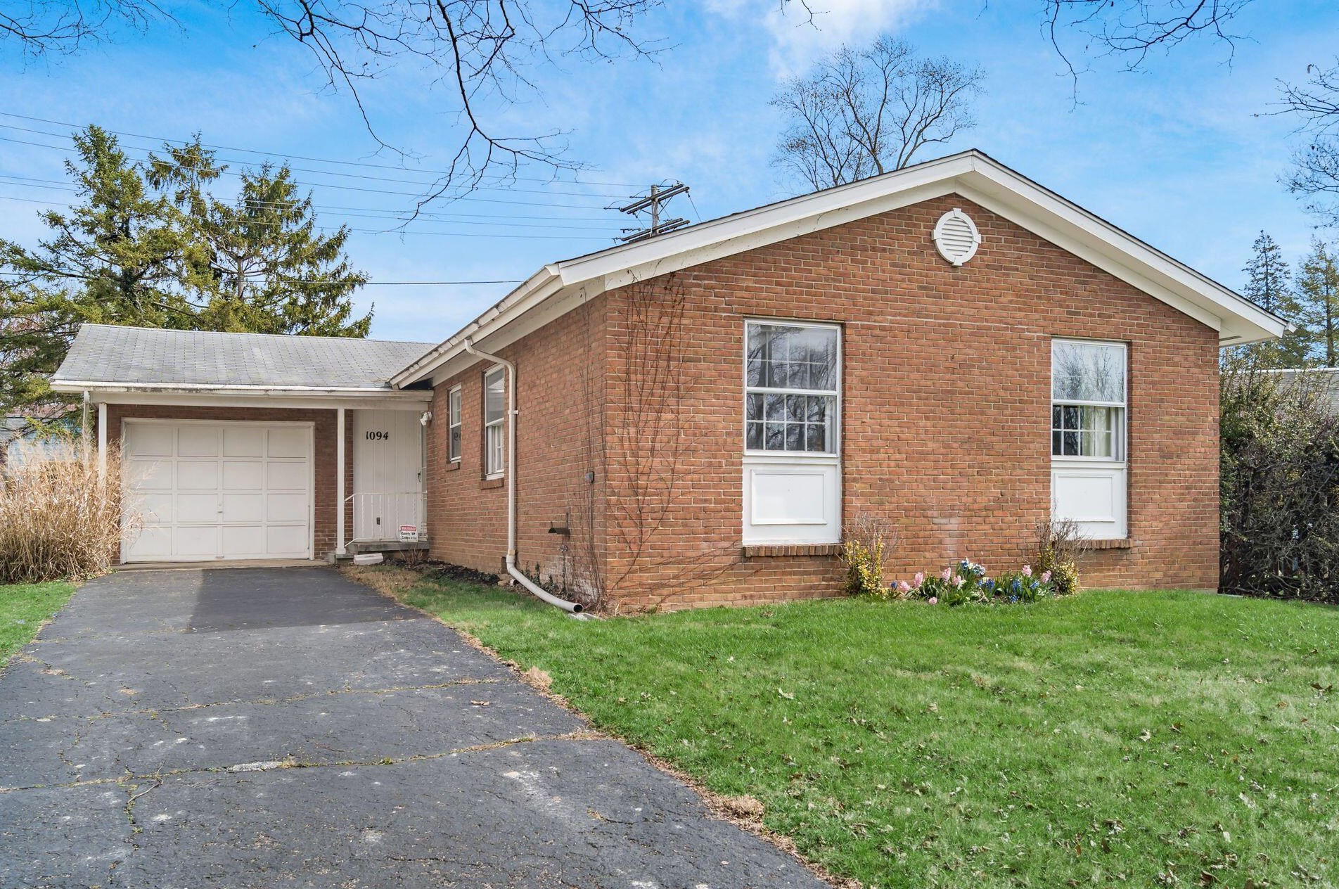 1094 Kenwick Rd, Columbus, OH 43209