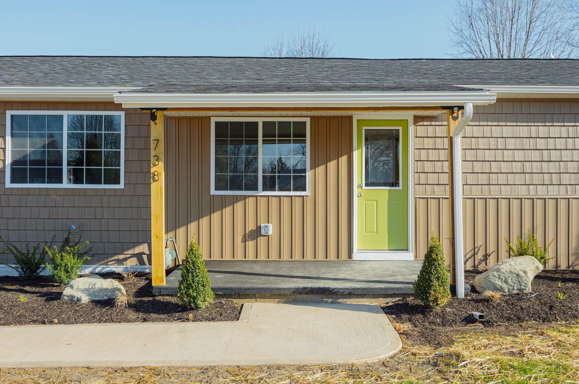 738 Stockbridge Rd, Columbus, OH 43207-3969