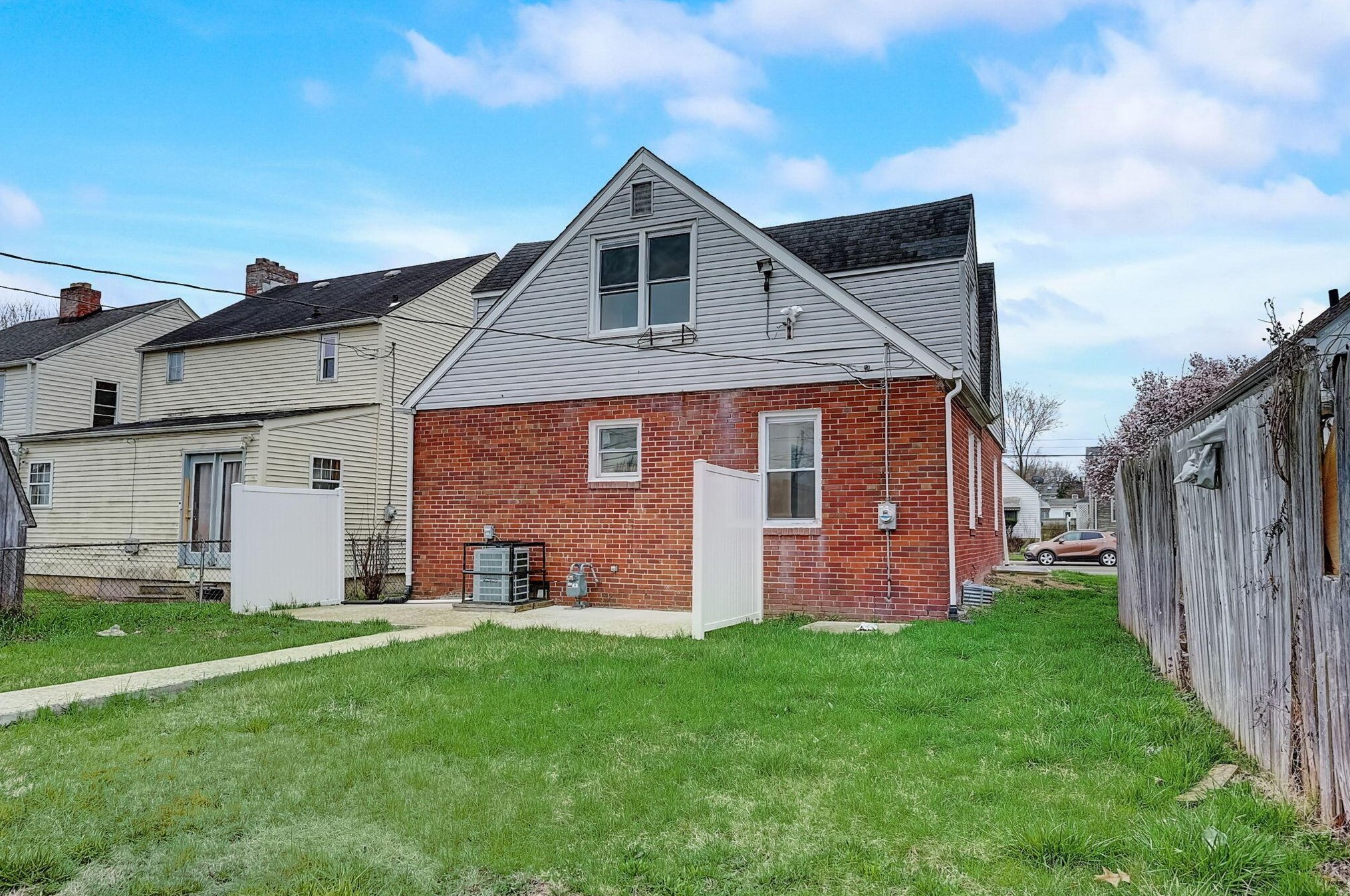 1468 Whittier St, Columbus OH 43206-1864 exterior