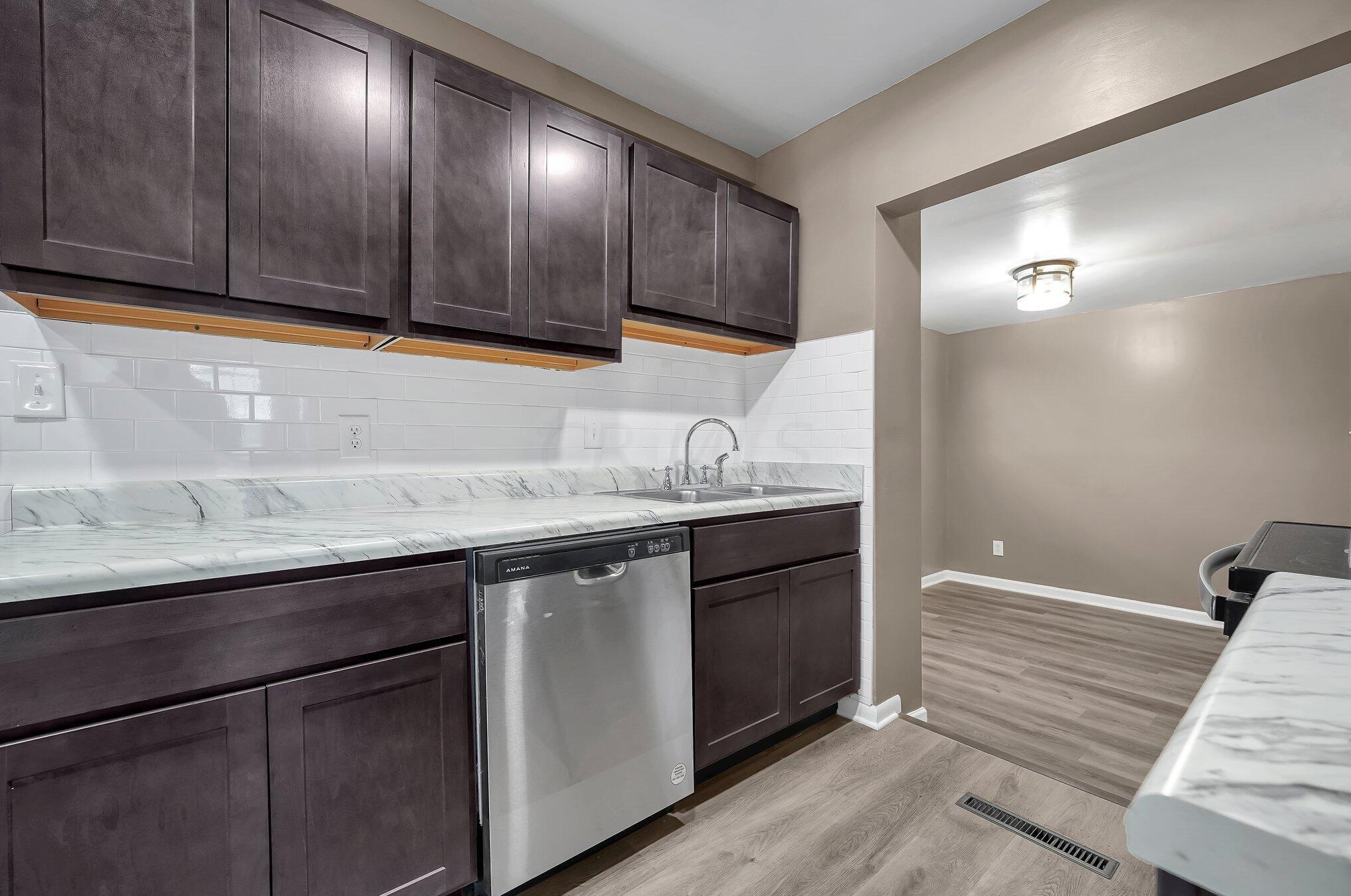 2026 Jermain Dr, Columbus OH 43219-1227 exterior