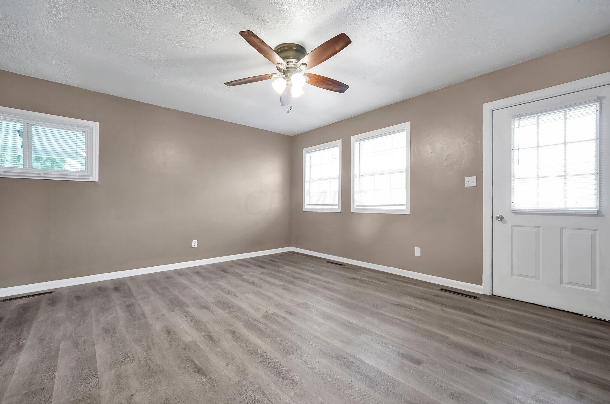 2026 Jermain Dr, Columbus OH 43219-1227 exterior