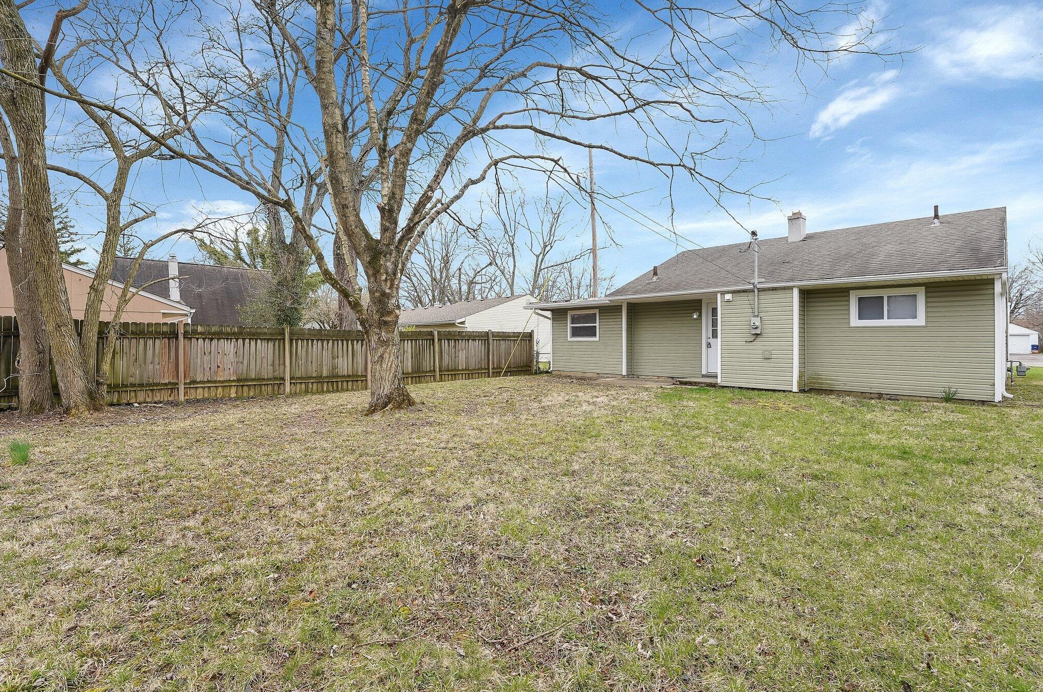 2026 Jermain Dr, Columbus OH 43219-1227 exterior