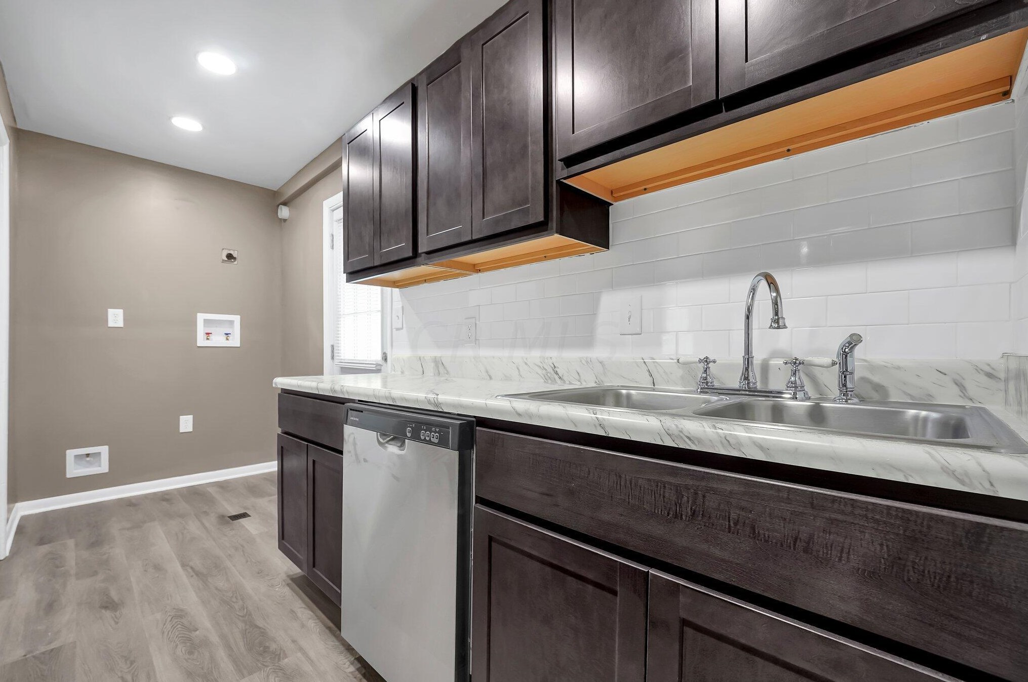 2026 Jermain Dr, Columbus OH 43219-1227 exterior