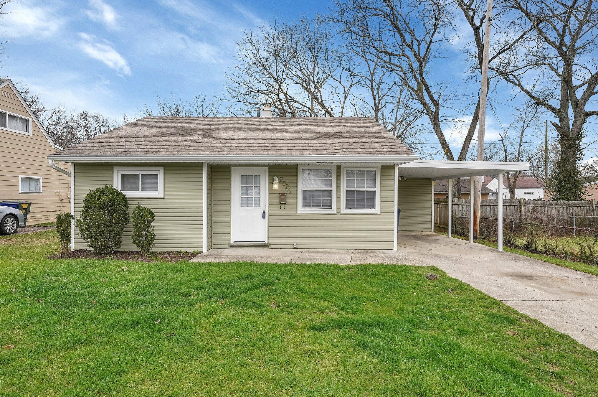 2026 Jermain Dr, Columbus OH 43219-1227 exterior