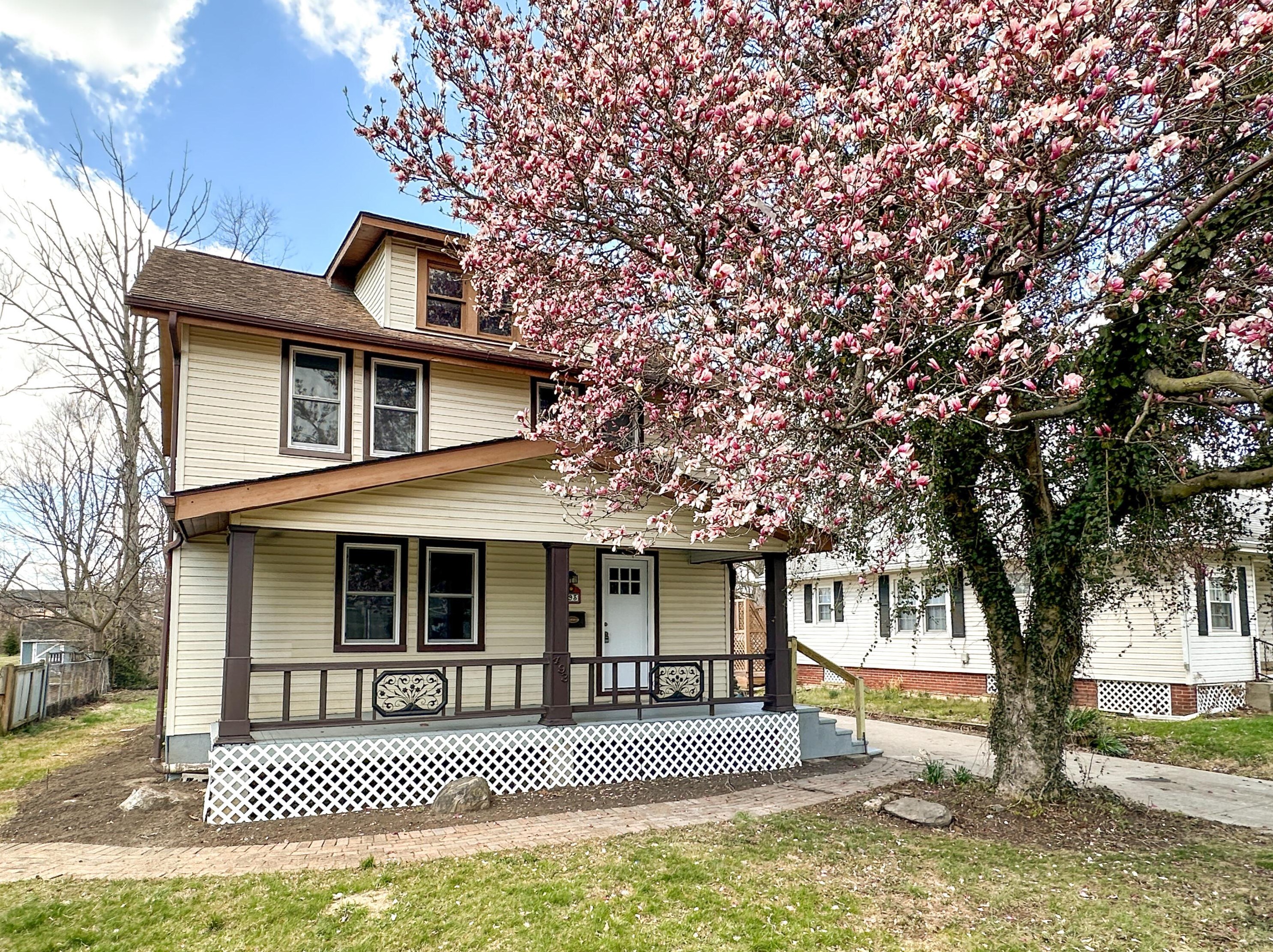 493 Maplewood Ave, Columbus, OH 43213-1734