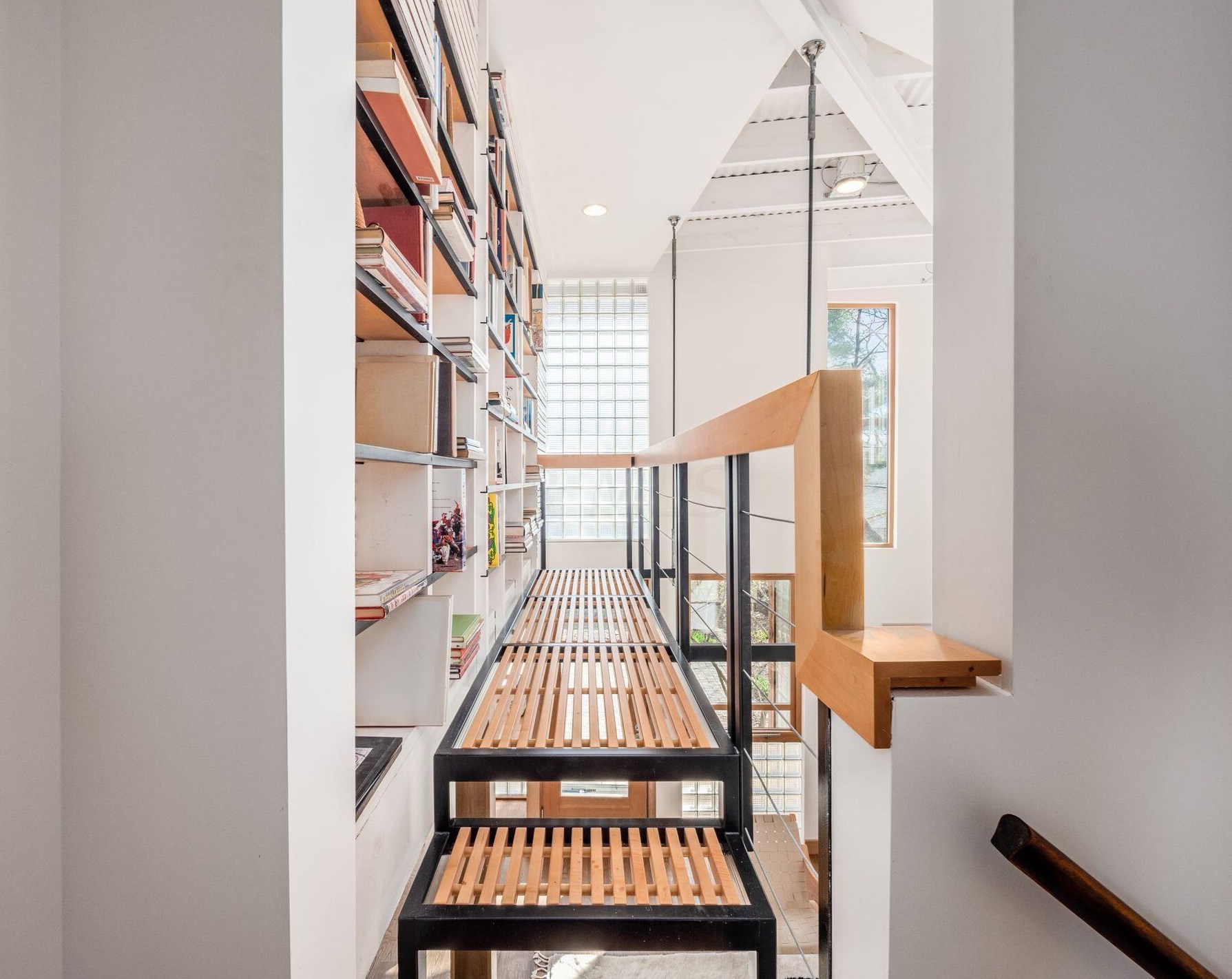 808 Euclaire Ave, Columbus OH 43209-2413 exterior