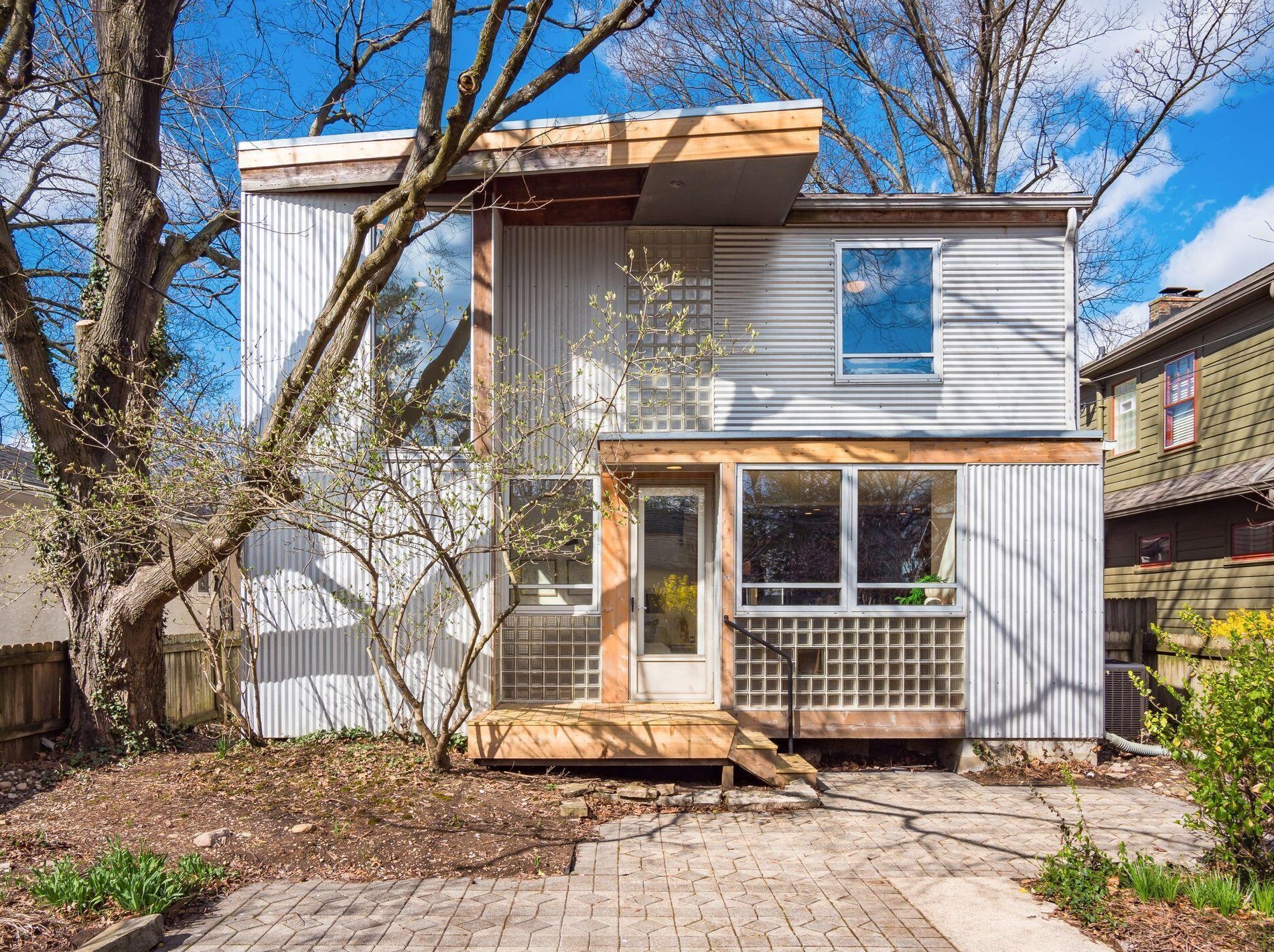 808 Euclaire Ave, Columbus OH 43209-2413 exterior