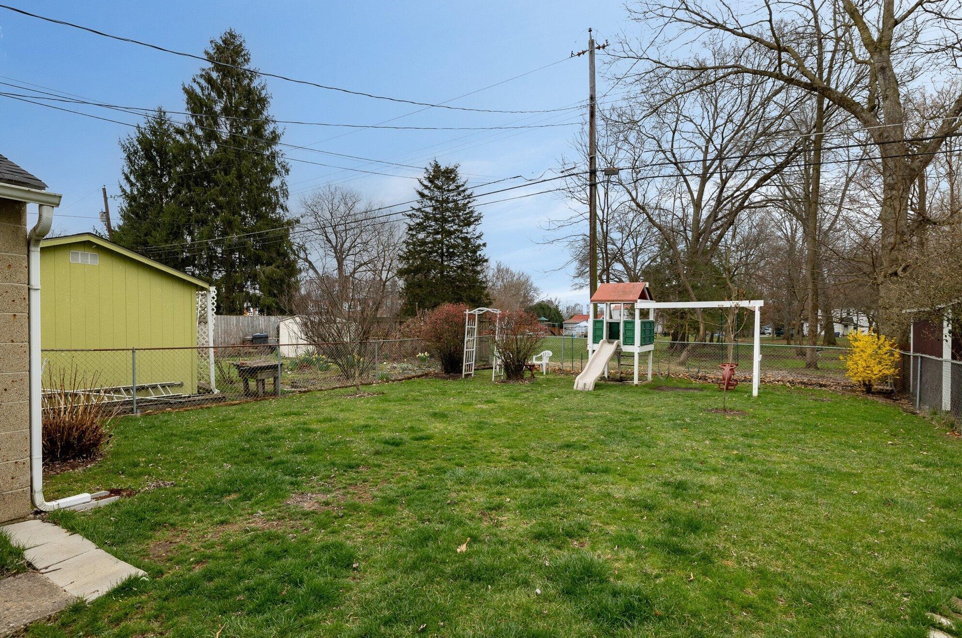 129 Kanawha Ave, Columbus OH 43214-1208 exterior