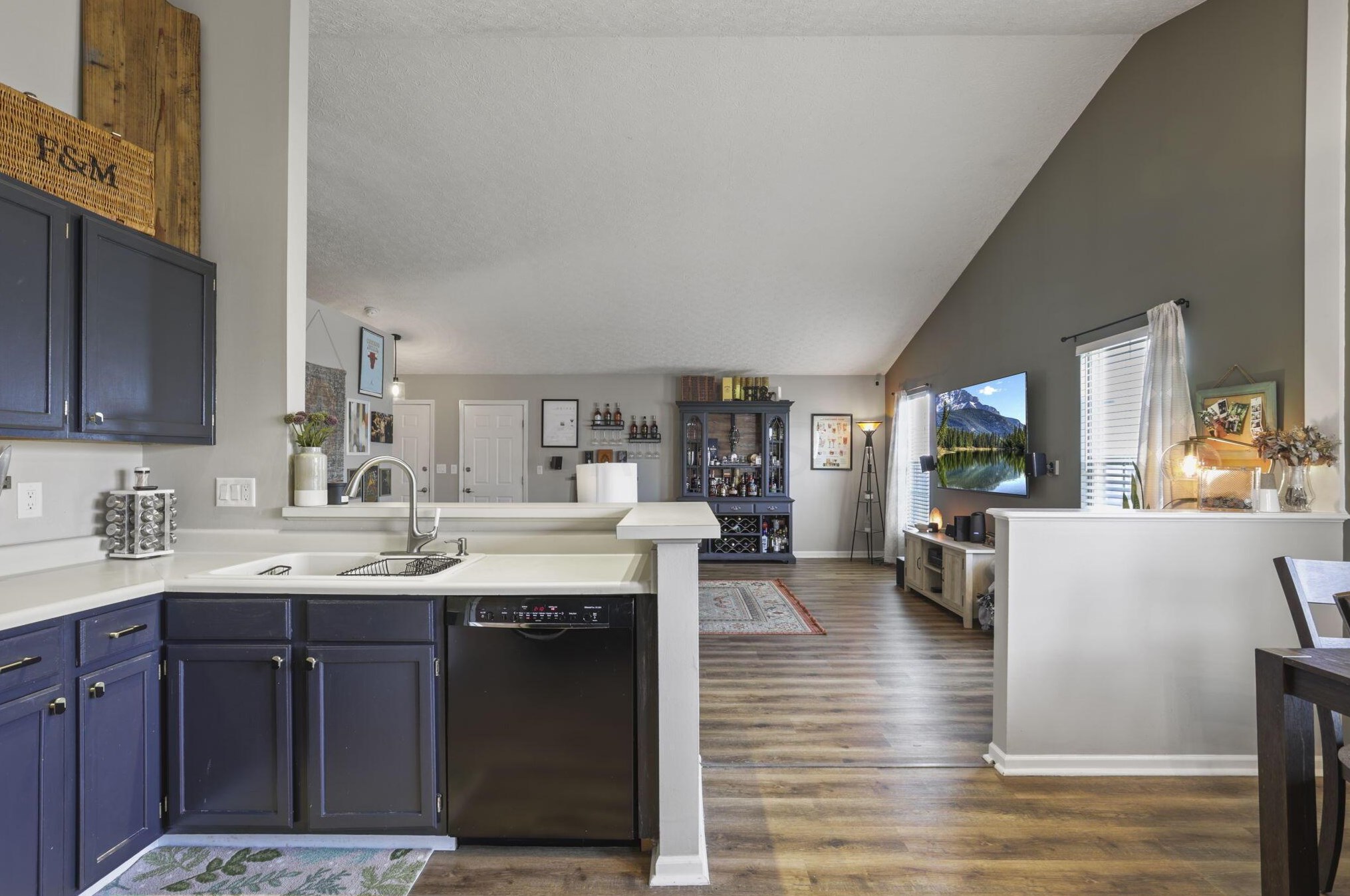 926 Cherry Bud Dr, Columbus OH 43228-5728 exterior