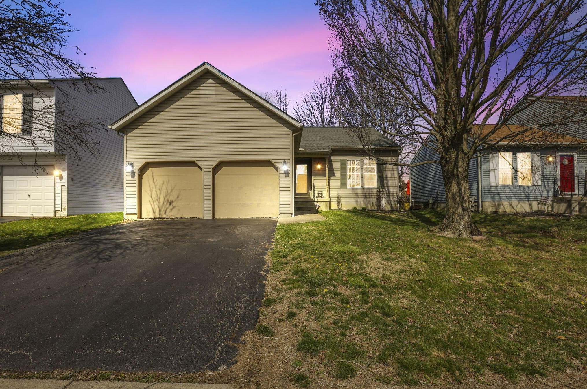 926 Cherry Bud Dr, Columbus OH 43228-5728 exterior